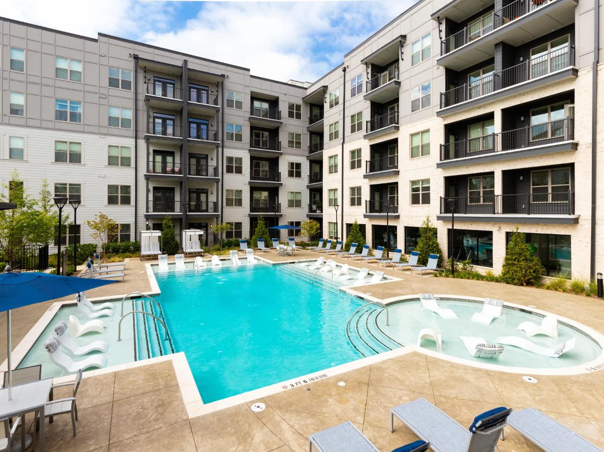 Luxury 2br Apartment (Buckhead) view 4