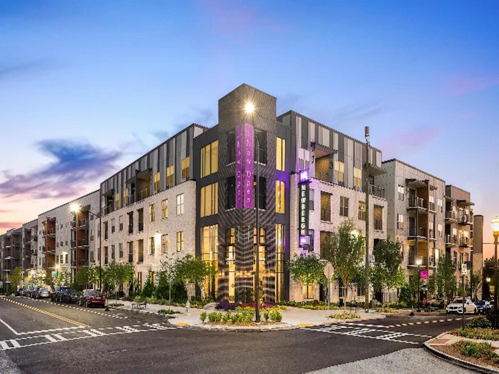 Luxury 2br Apartment (Buckhead) view 2