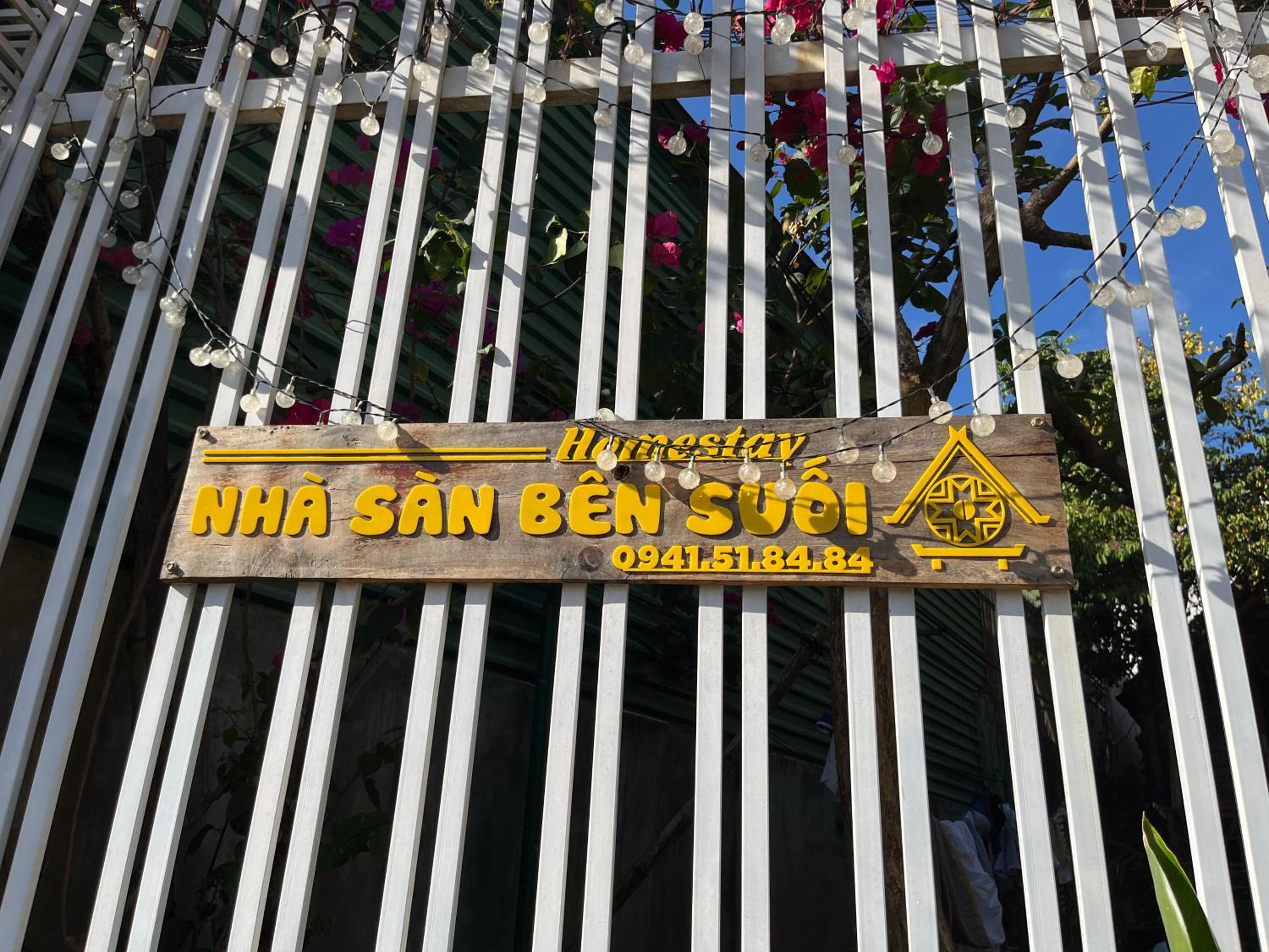 Nhà Sàn Bên Suối view 3