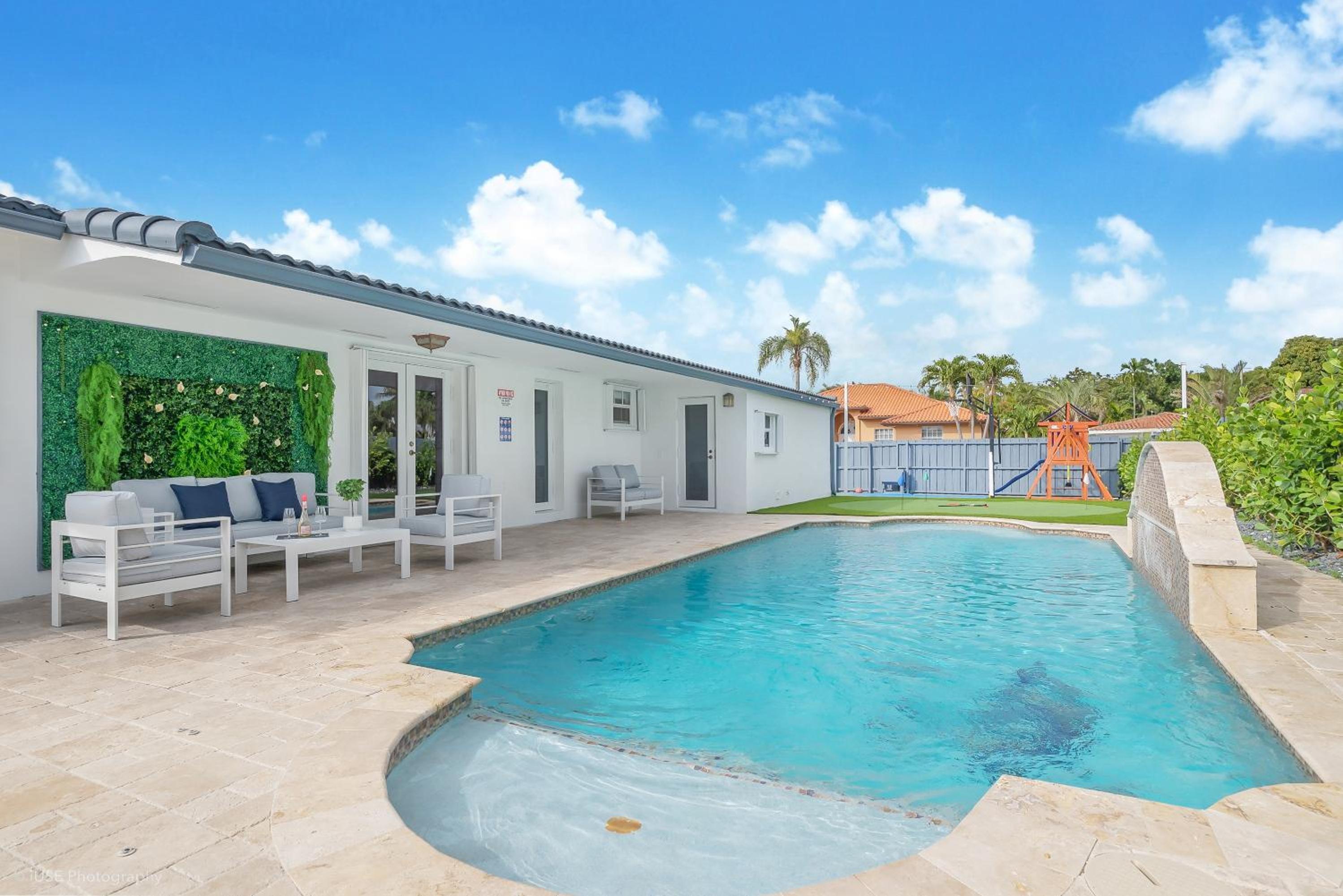 Le Femme Paradise -Htd Pool, Mini Golf, 5 Bedrooms, Jacuzzi, Game Room, BBQ
