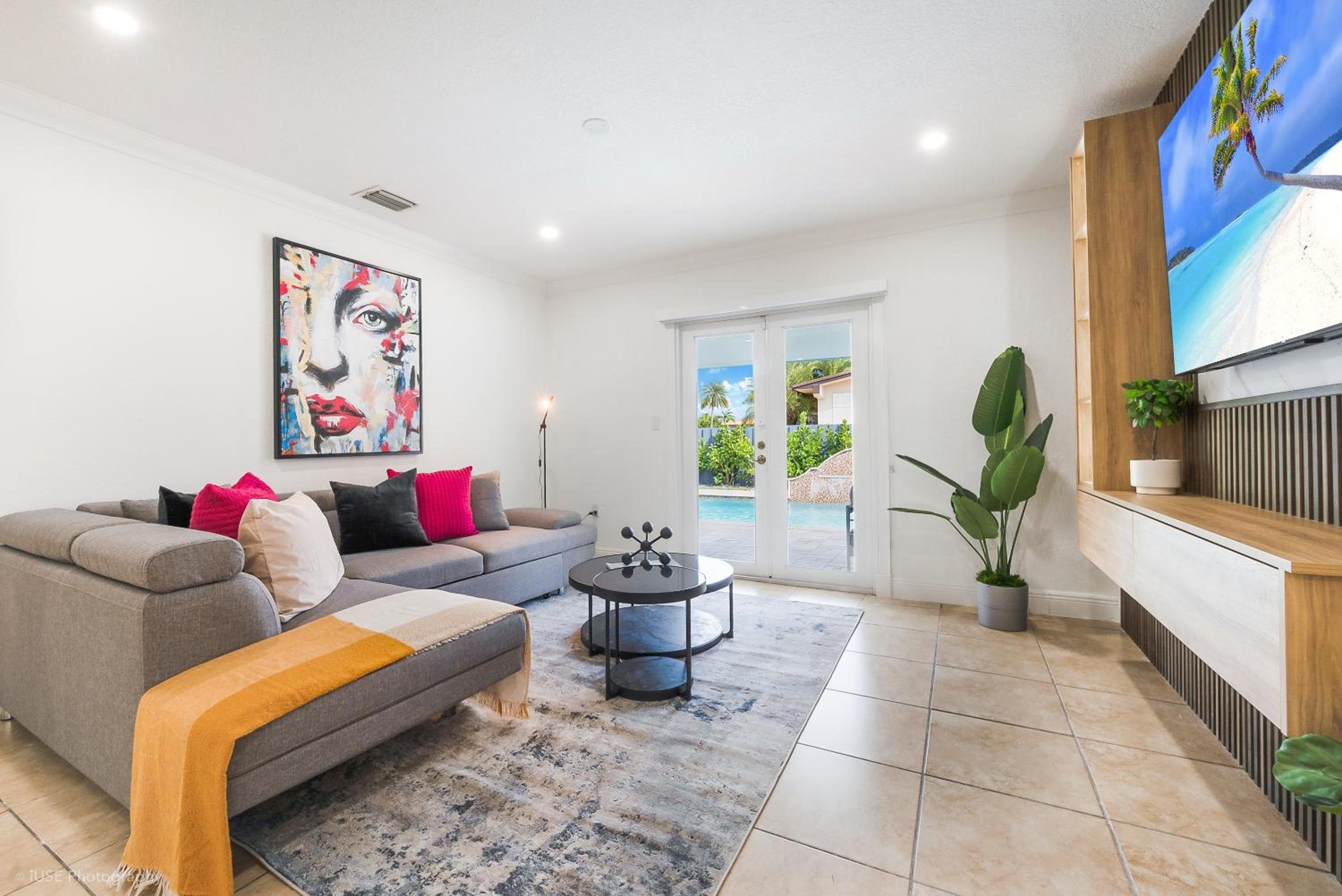 Le Femme Paradise -Htd Pool, Mini Golf, 5 Bedrooms, Jacuzzi, Game Room, BBQ