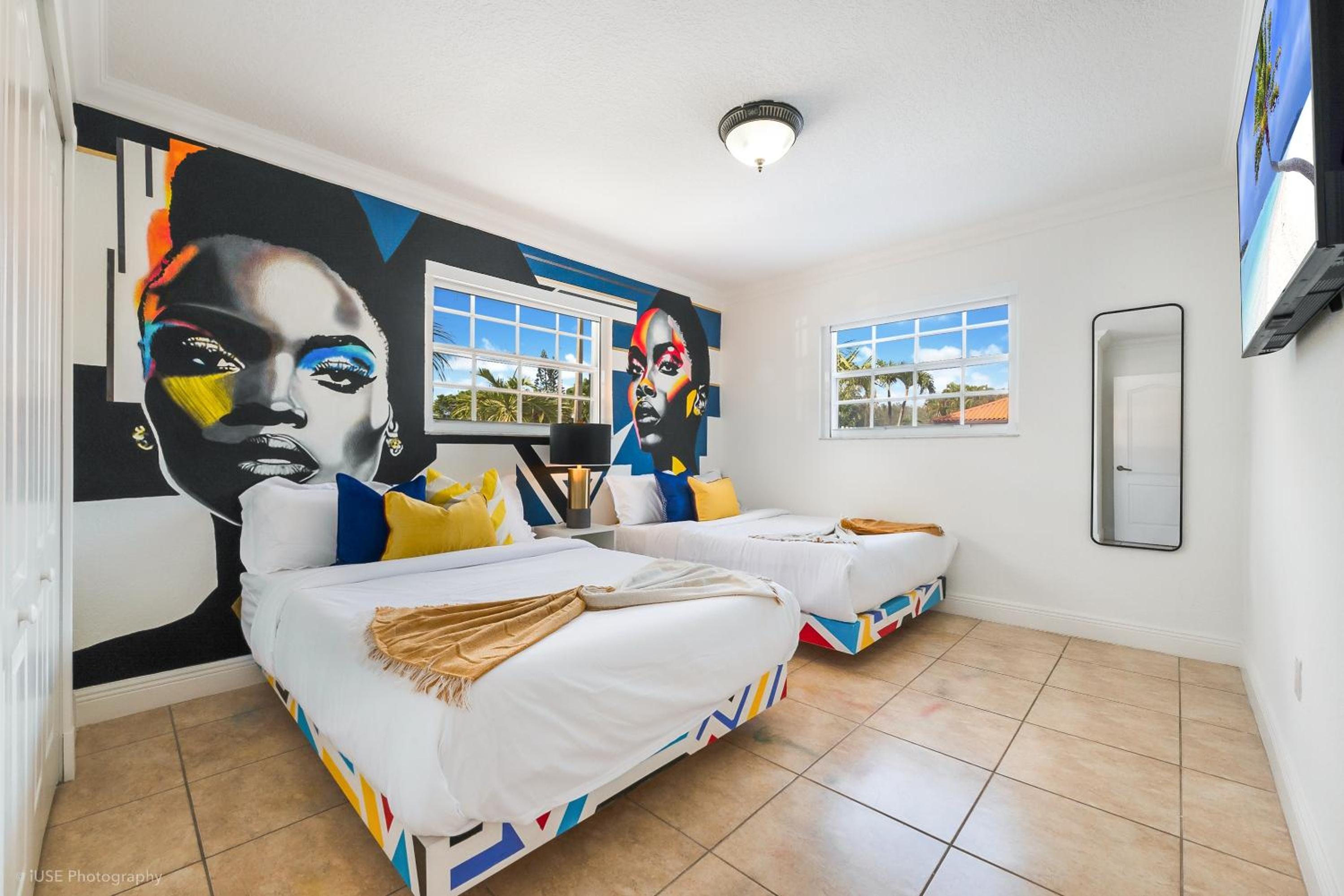 Le Femme Paradise -Htd Pool, Mini Golf, 5 Bedrooms, Jacuzzi, Game Room, BBQ