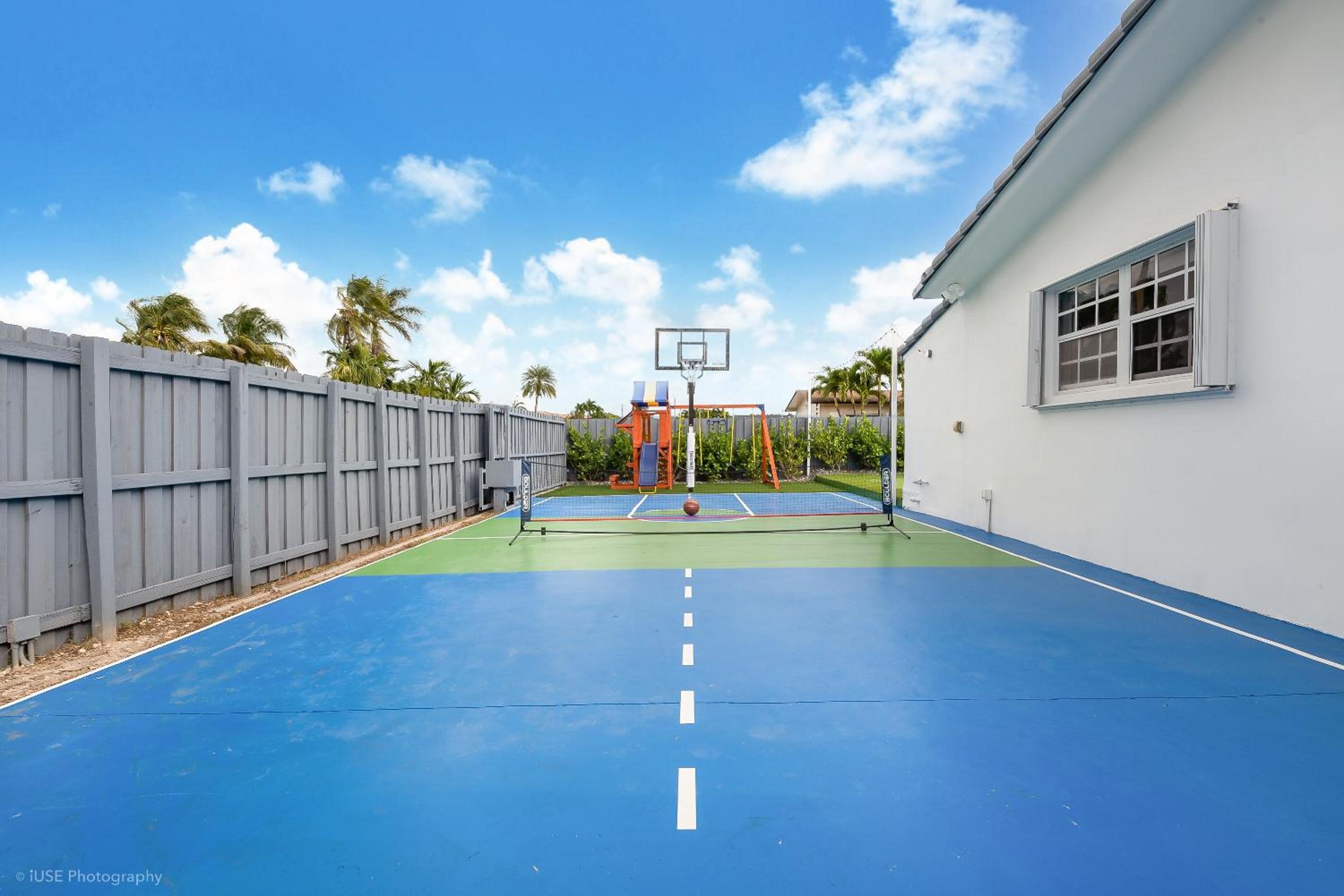 Le Femme Paradise -Htd Pool, Mini Golf, 5 Bedrooms, Jacuzzi, Game Room, BBQ