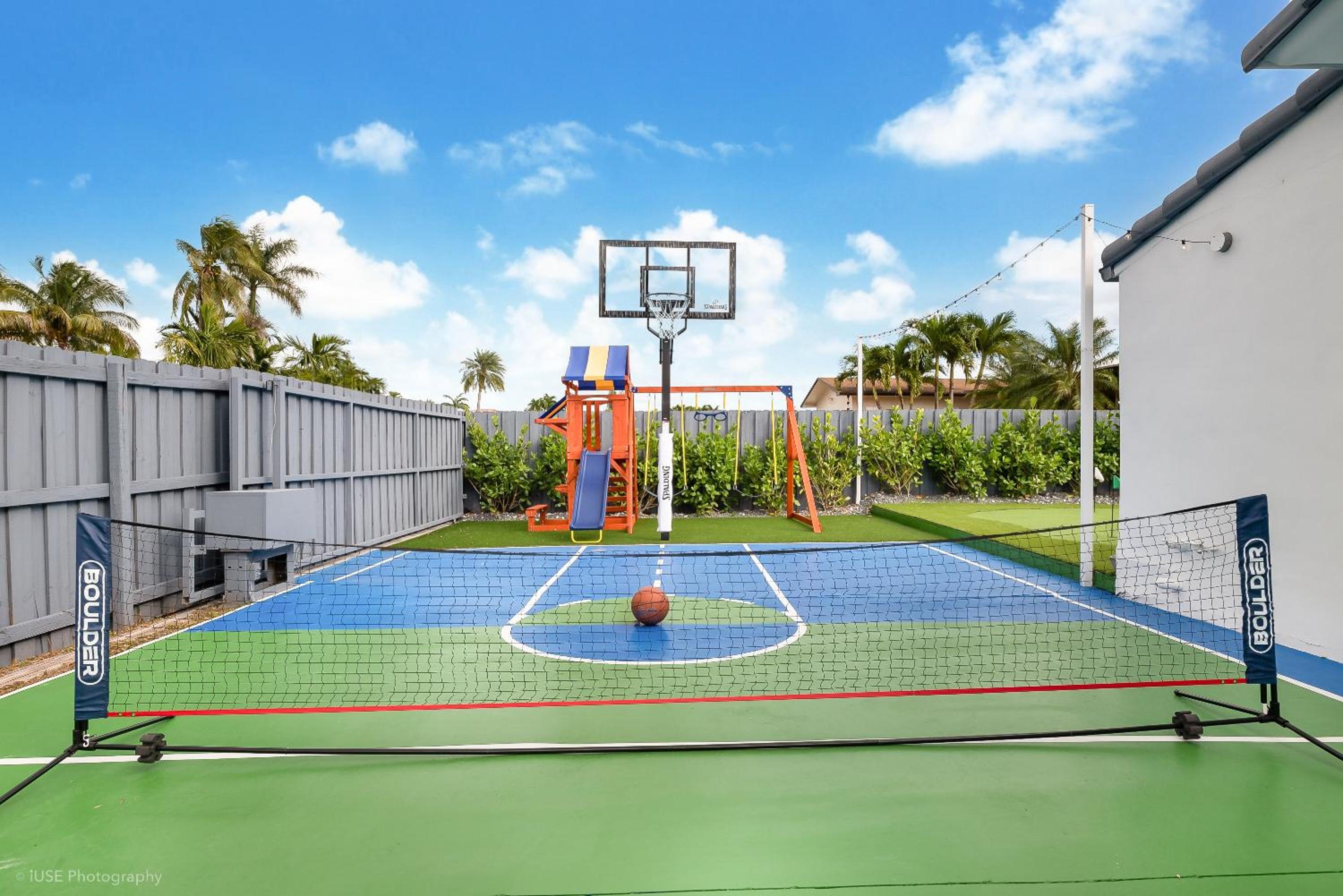 Le Femme Paradise -Htd Pool, Mini Golf, 5 Bedrooms, Jacuzzi, Game Room, BBQ