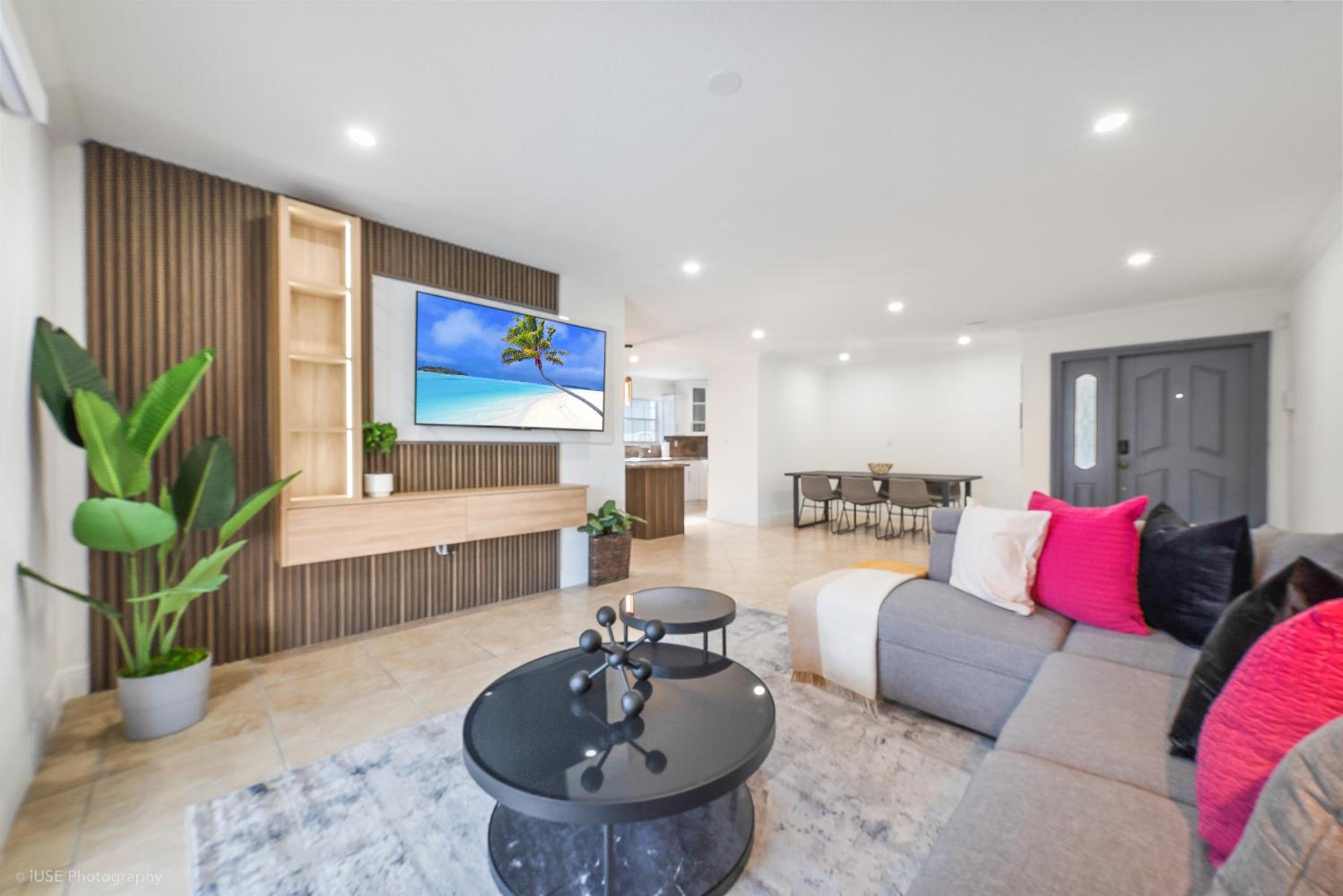 Le Femme Paradise -Htd Pool, Mini Golf, 5 Bedrooms, Jacuzzi, Game Room, BBQ