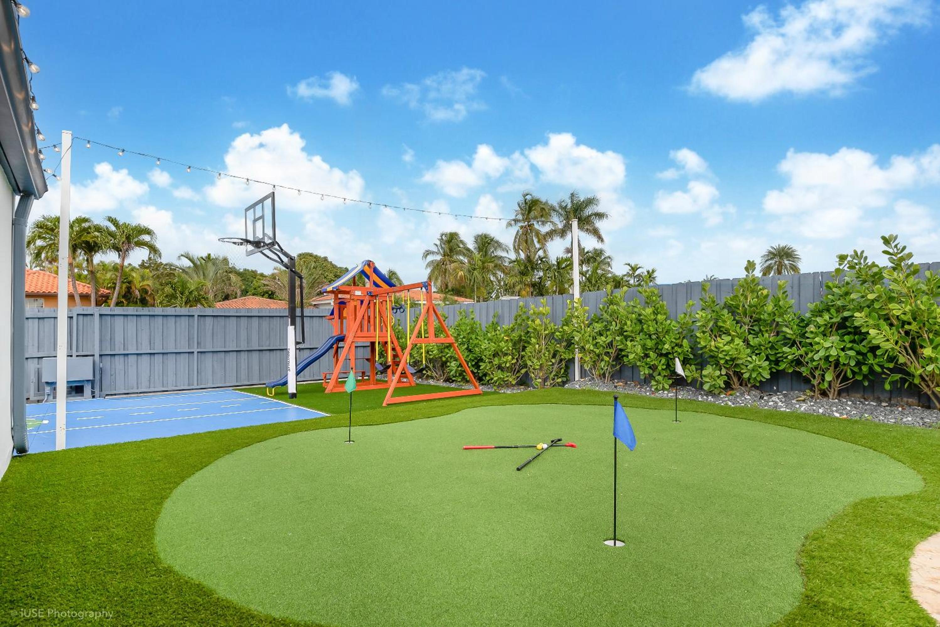 Le Femme Paradise -Htd Pool, Mini Golf, 5 Bedrooms, Jacuzzi, Game Room, BBQ