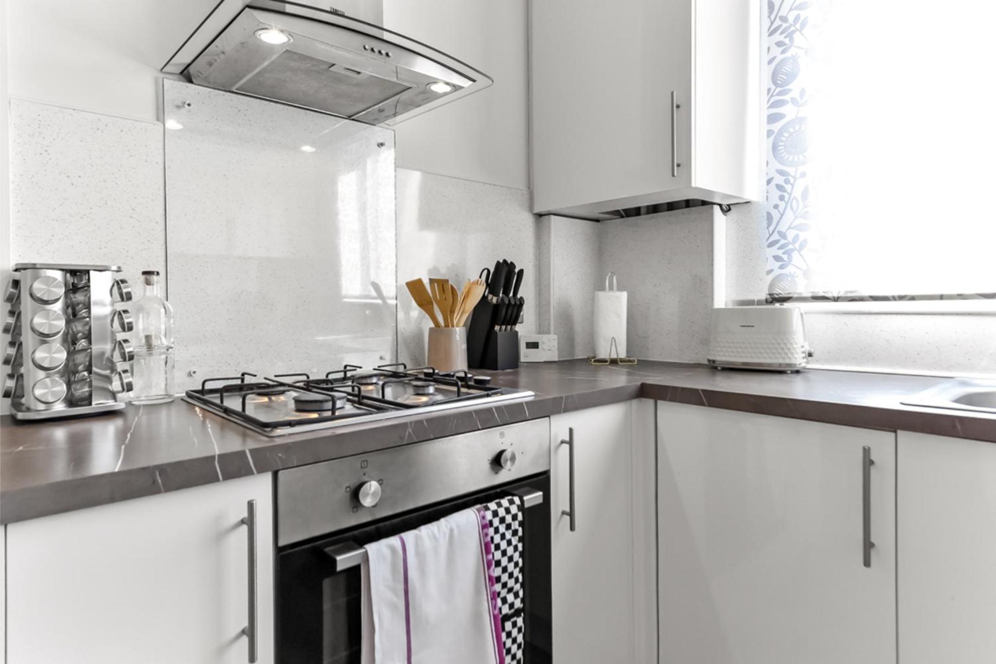 Modern and Hearty House view 4