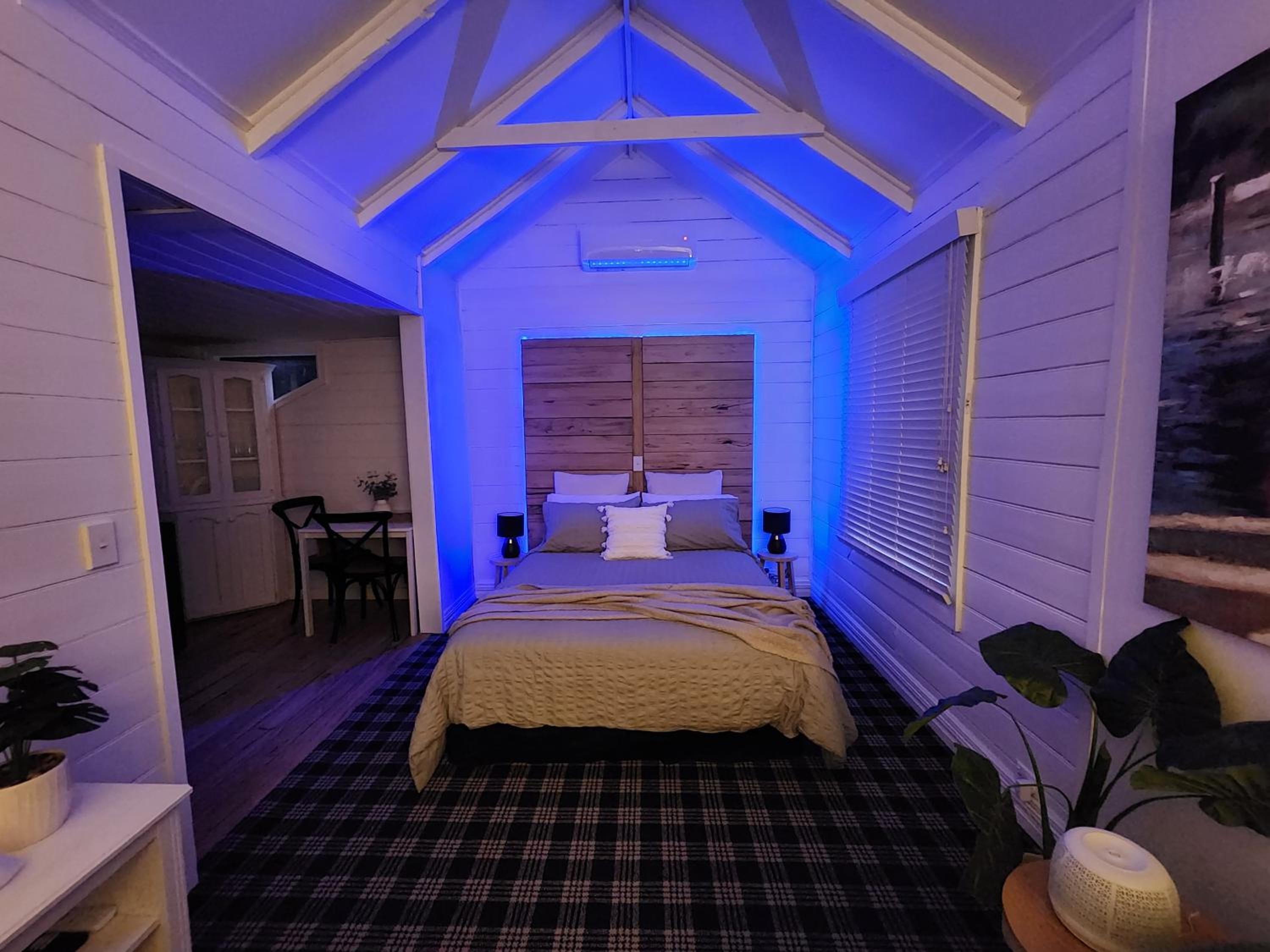 Daylesford - Frog Hollow Estate -THE COTTAGE - enjoy a relaxing and romantic night away in our gorgeous little one Bedroom ROMANTIC COTTAGE under the apple