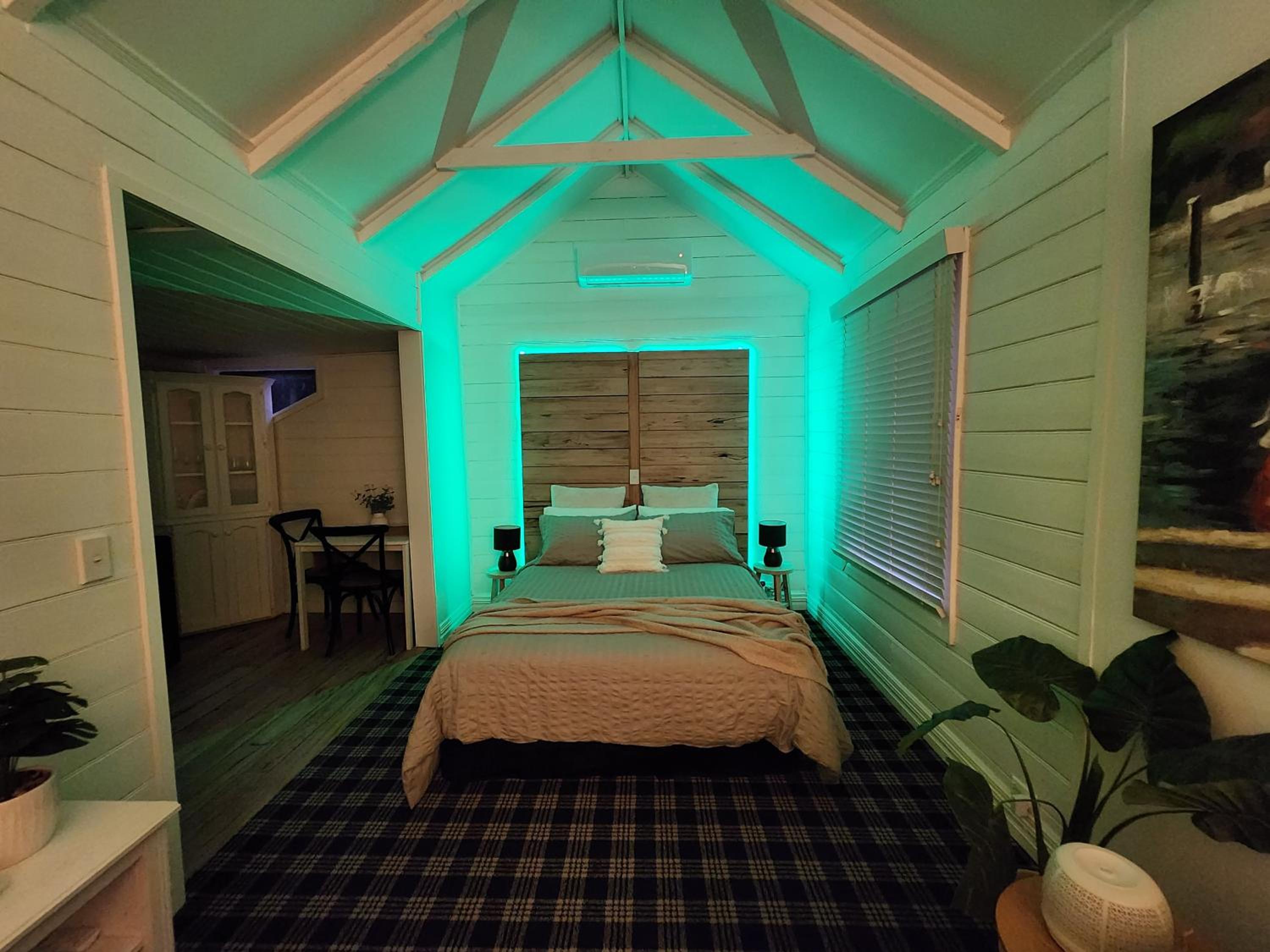 Daylesford - Frog Hollow Estate -THE COTTAGE - enjoy a relaxing and romantic night away in our gorgeous little one Bedroom ROMANTIC COTTAGE under the apple