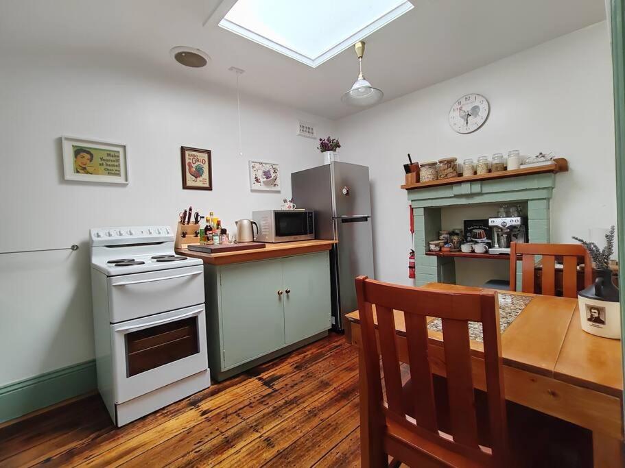 Melville Heritage Cottage, Hobart CBD