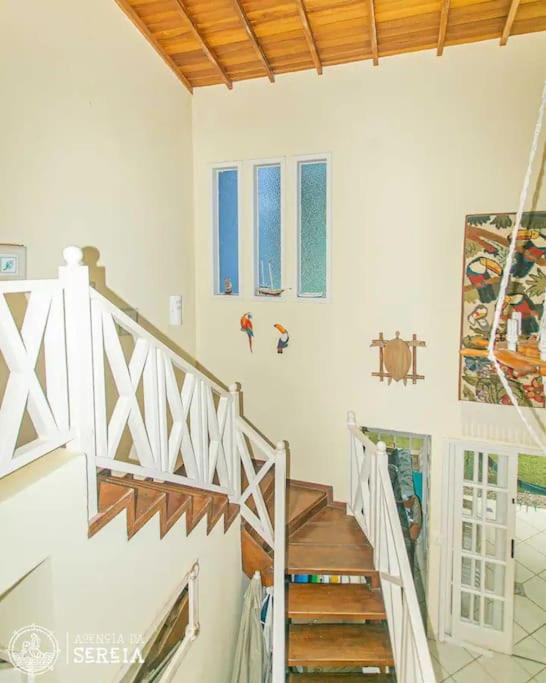Casa charmosa condomínio de Pauba - 4 suites
