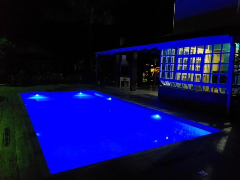Casa charmosa condomínio de Pauba - 4 suites
