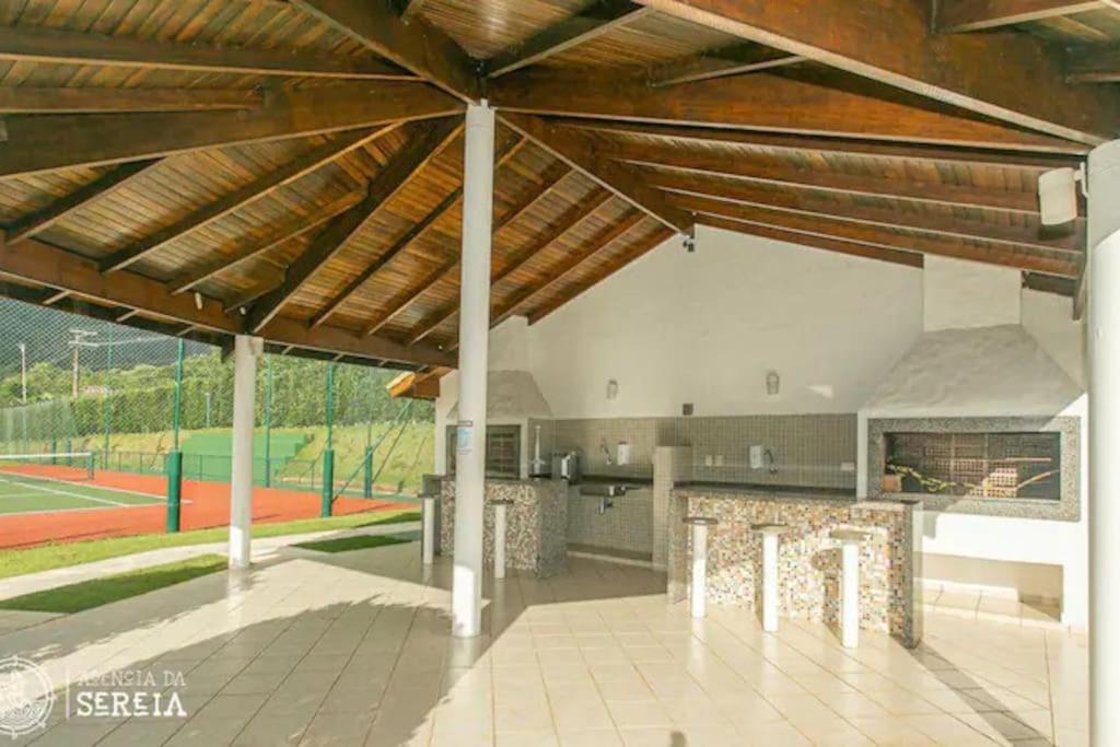 Casa charmosa condomínio de Pauba - 4 suites