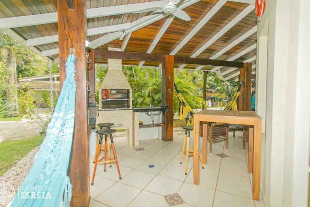 Casa charmosa condomínio de Pauba - 4 suites