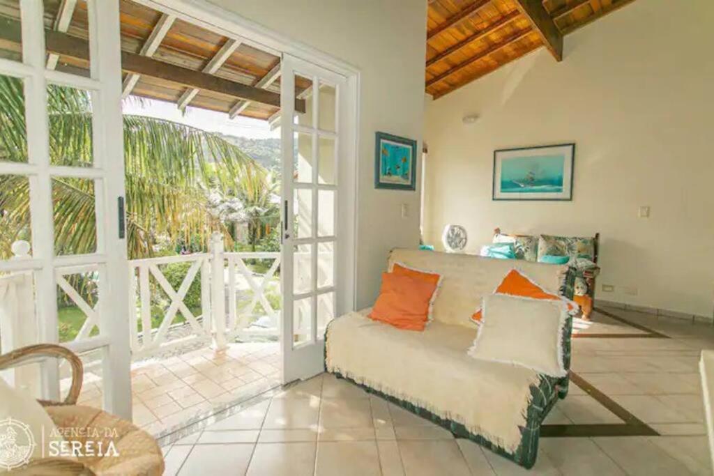 Casa charmosa condomínio de Pauba - 4 suites