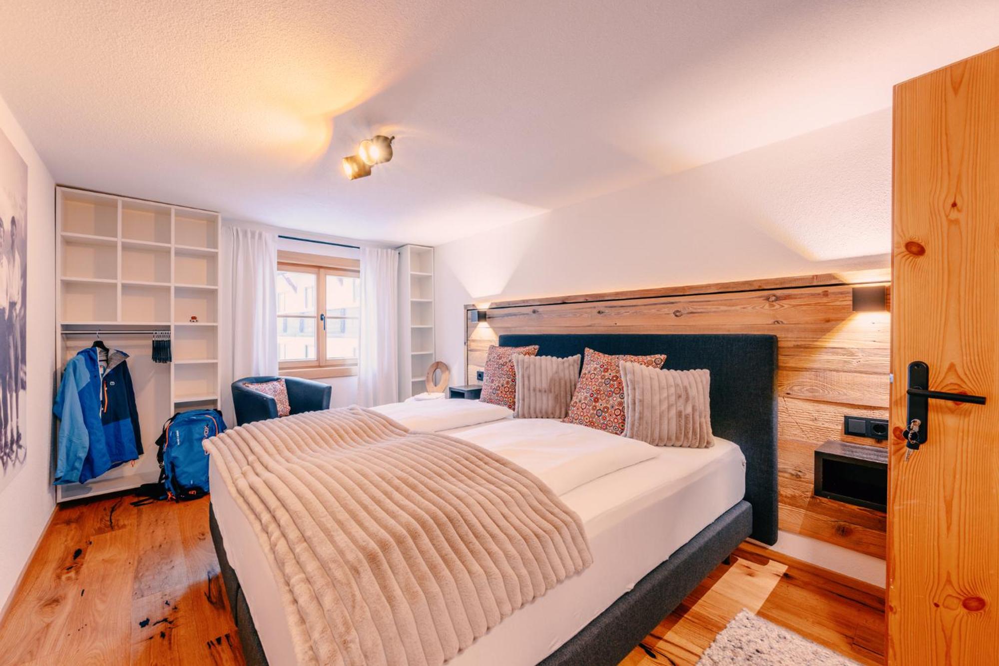 Chalet-Apartment für 9 bis 10 Personen zentral & ruhig 2 Min zur Galzigbahn Sankt Anton