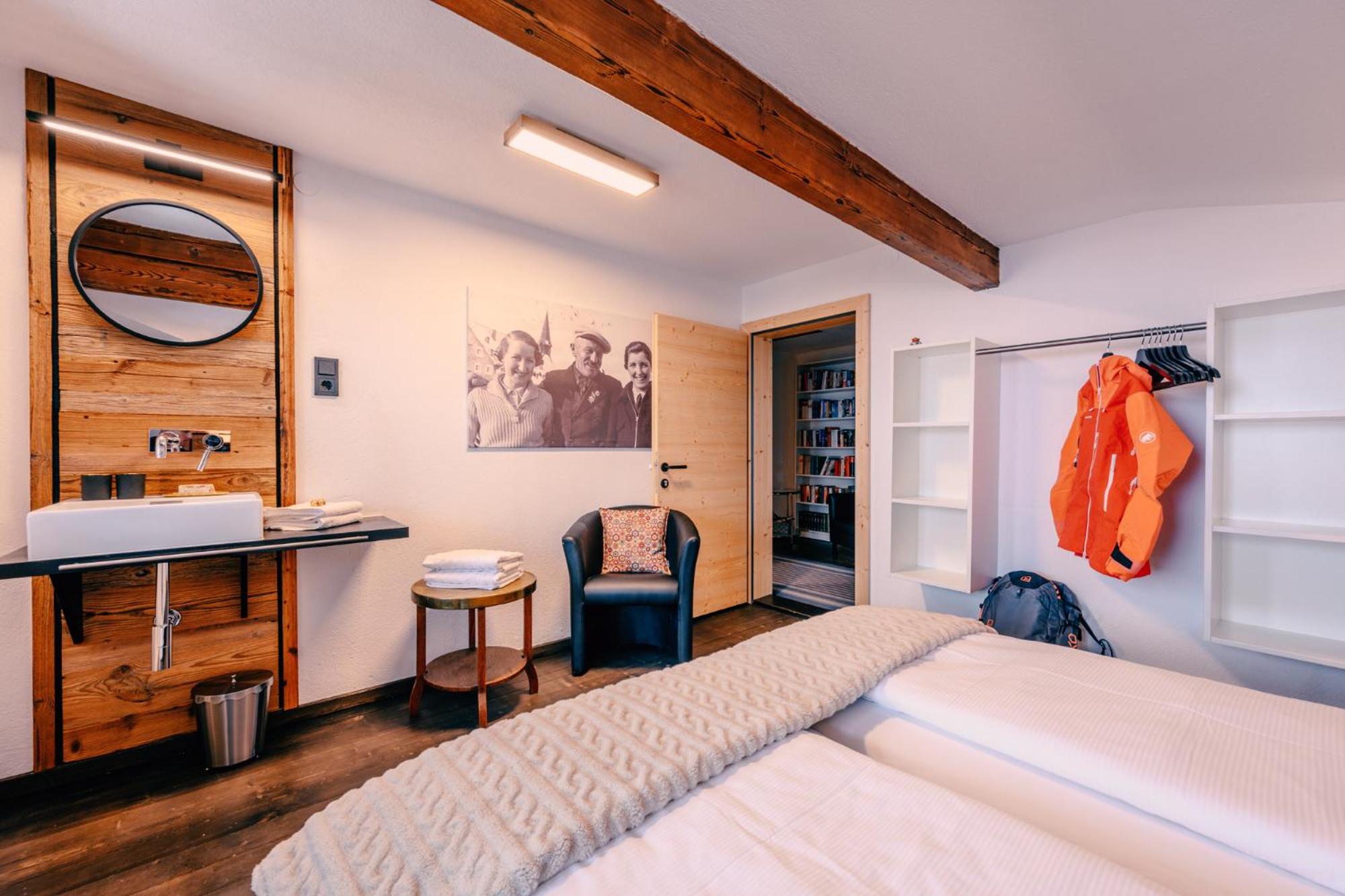 Chalet-Apartment für 9 bis 10 Personen zentral & ruhig 2 Min zur Galzigbahn Sankt Anton