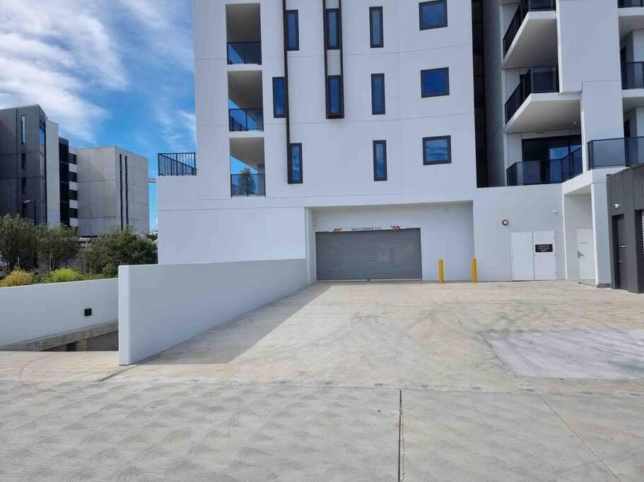 Gungahlin Center-1 Bedroom New Stylish Unit