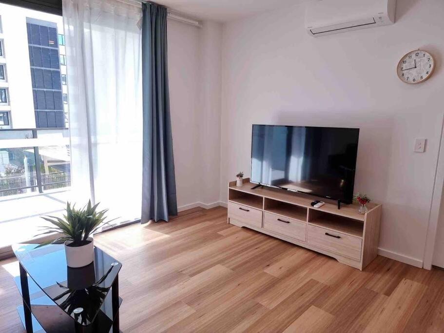 Gungahlin Center-1 Bedroom New Stylish Unit