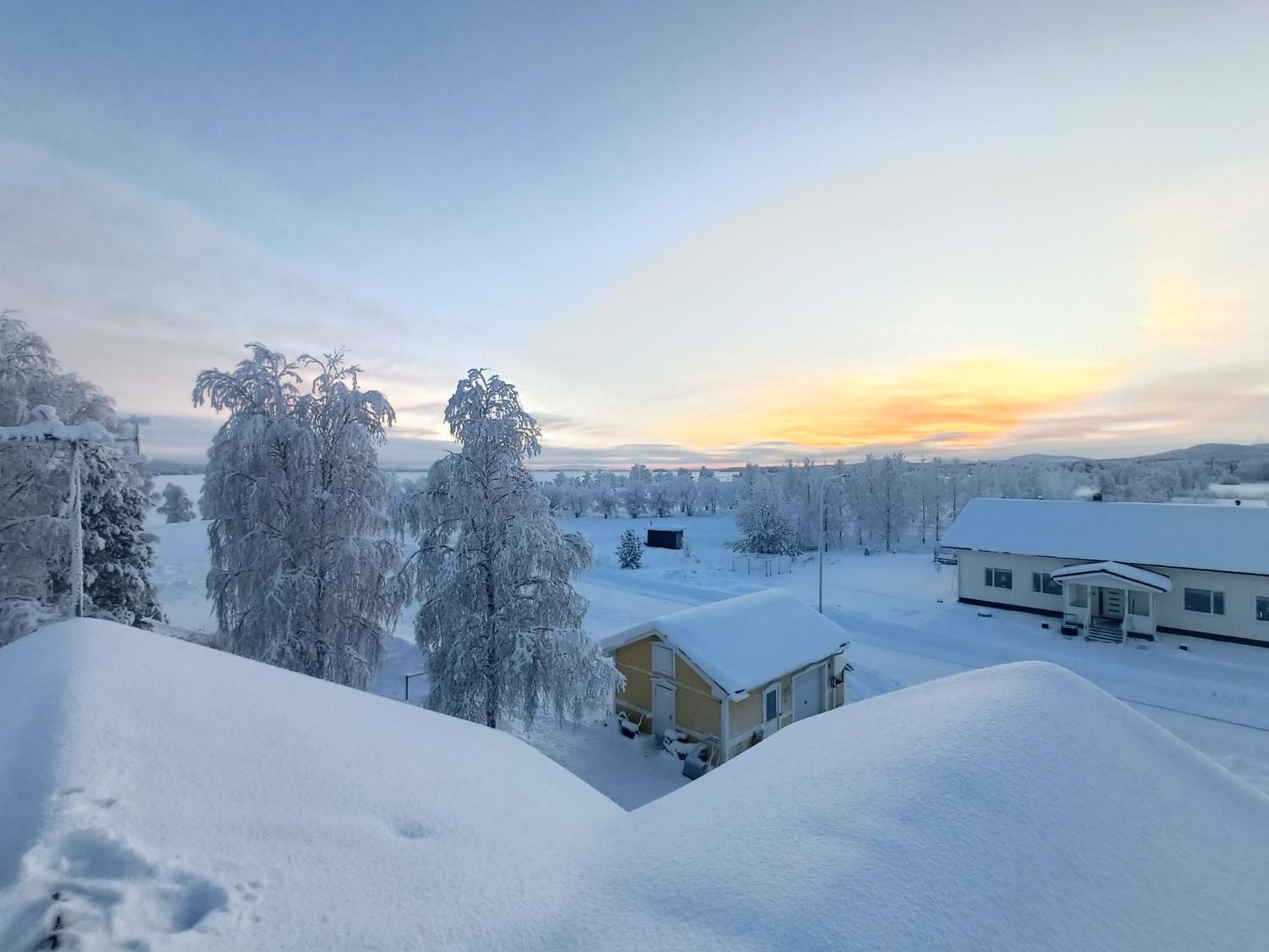 Arctic Lakeside Villa