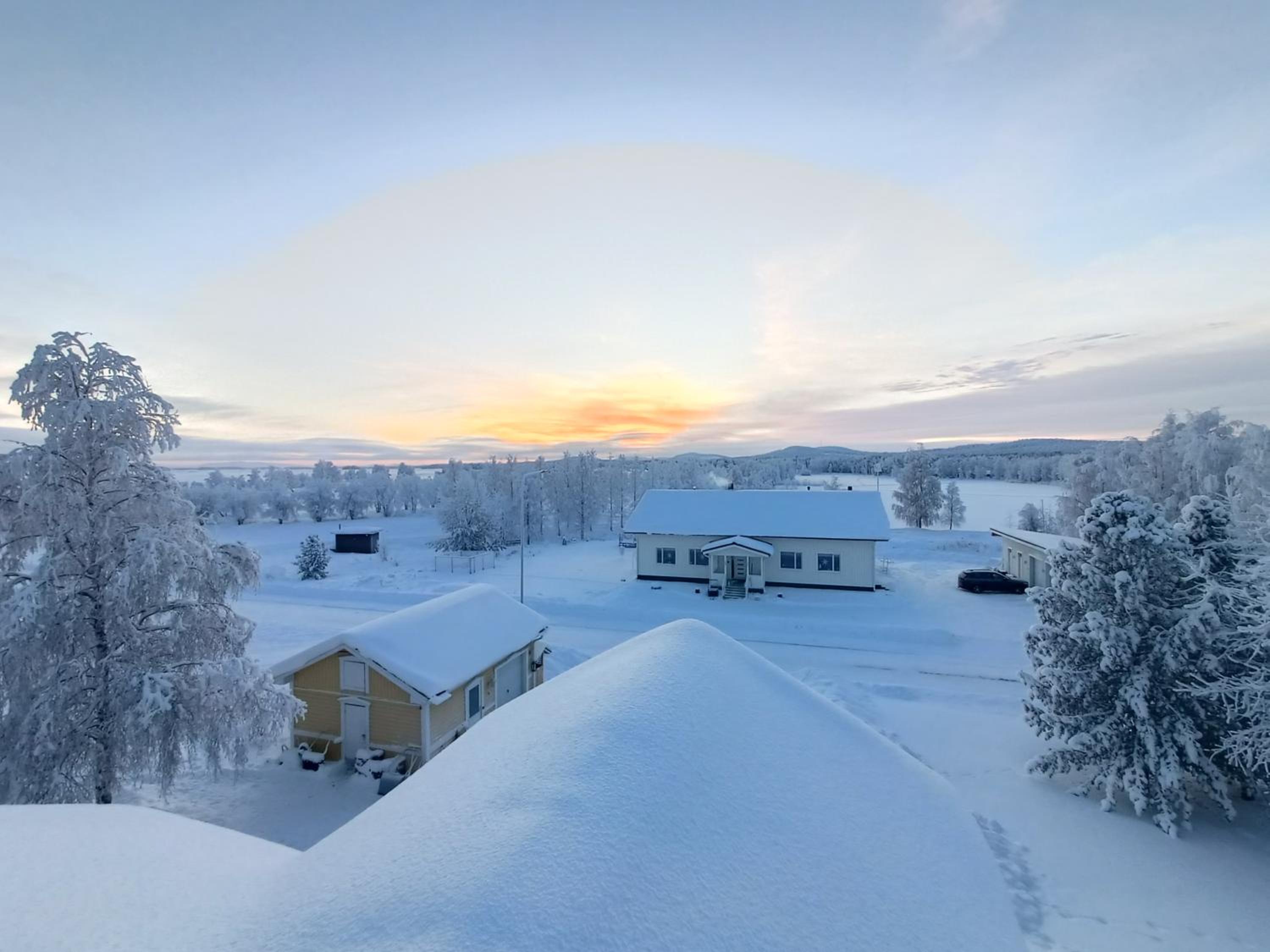 Arctic Lakeside Villa