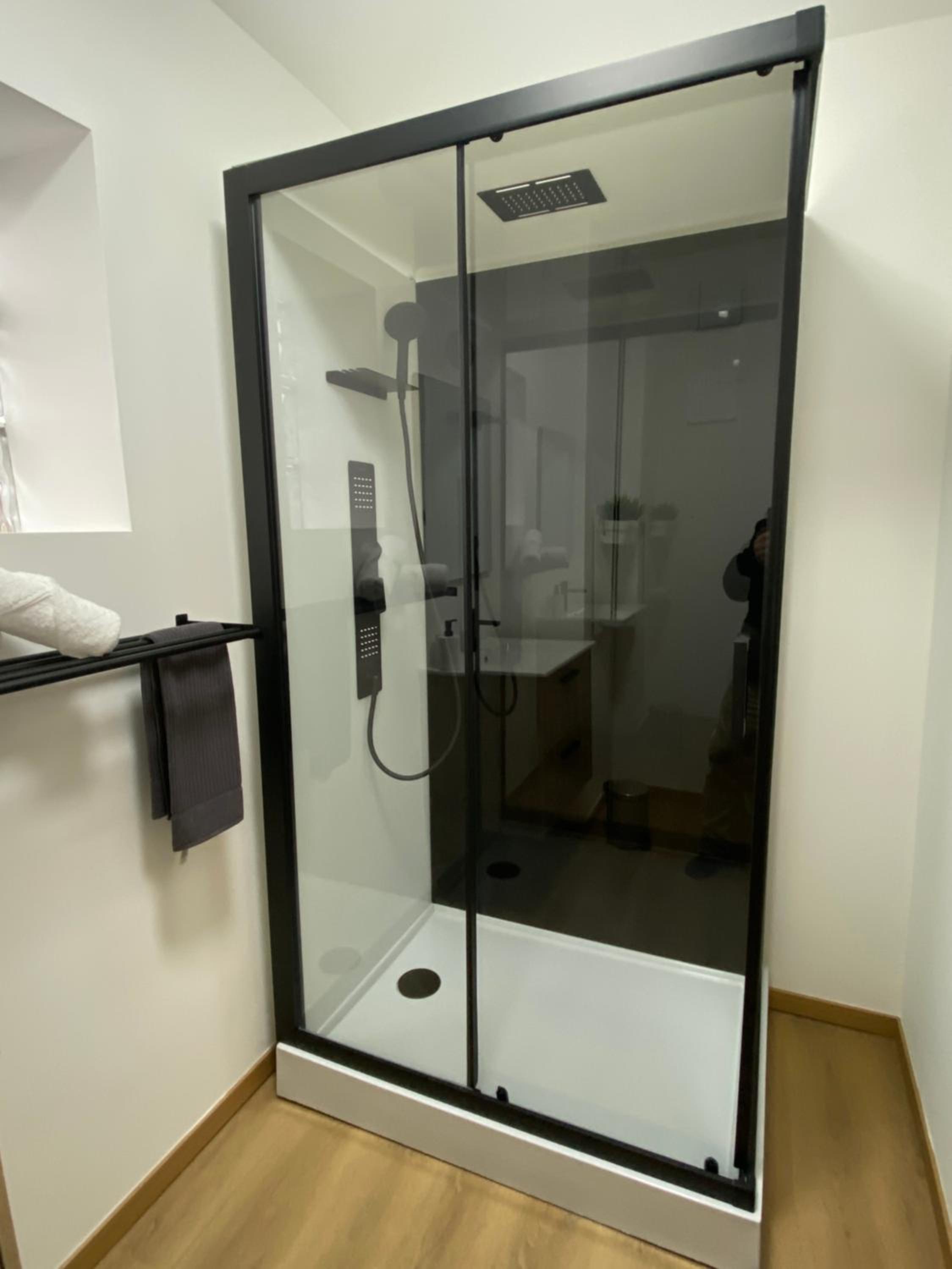 D-012 Bel appart et balcon climatisé parking privé gratuit sur demande