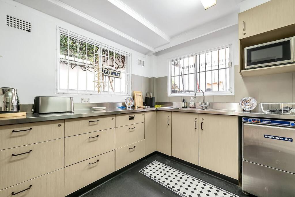 5 Bedroom Victorian Terrace in a Fab Location