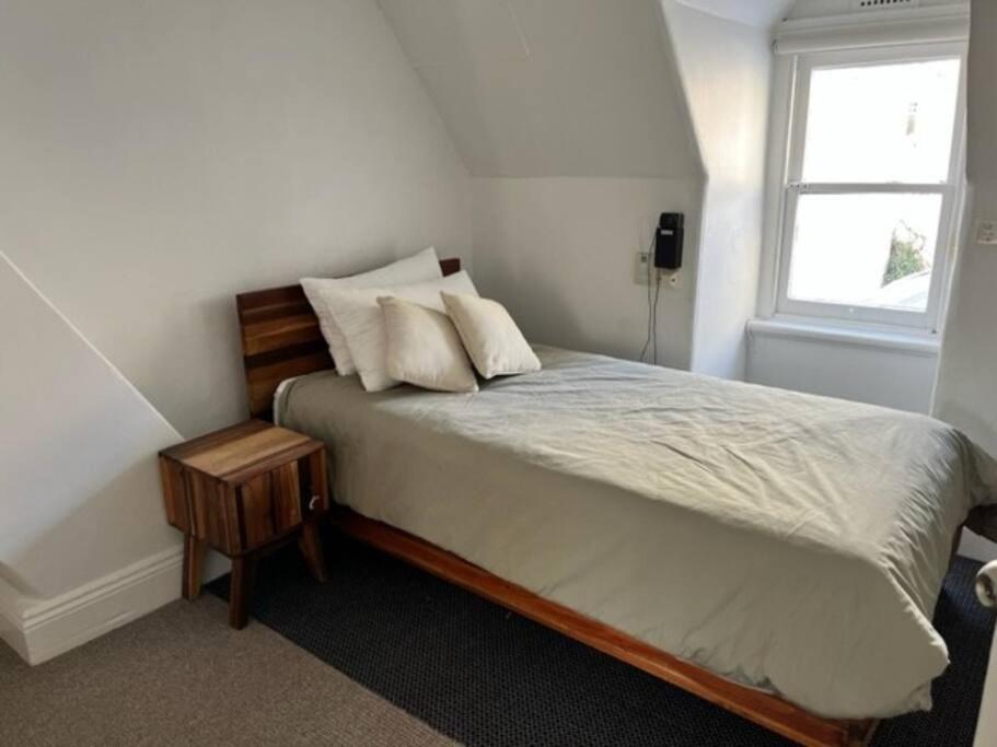 5 Bedroom Victorian Terrace in a Fab Location