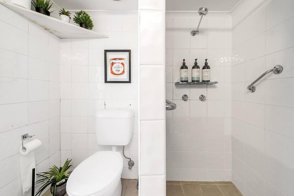 5 Bedroom Victorian Terrace in a Fab Location