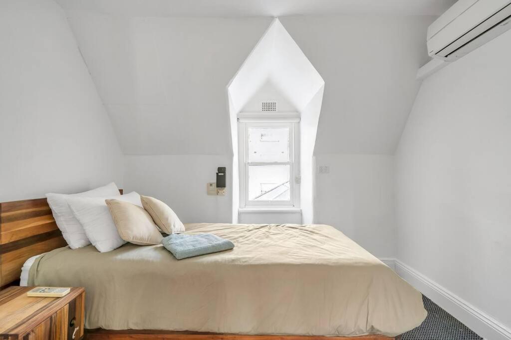 5 Bedroom Victorian Terrace in a Fab Location