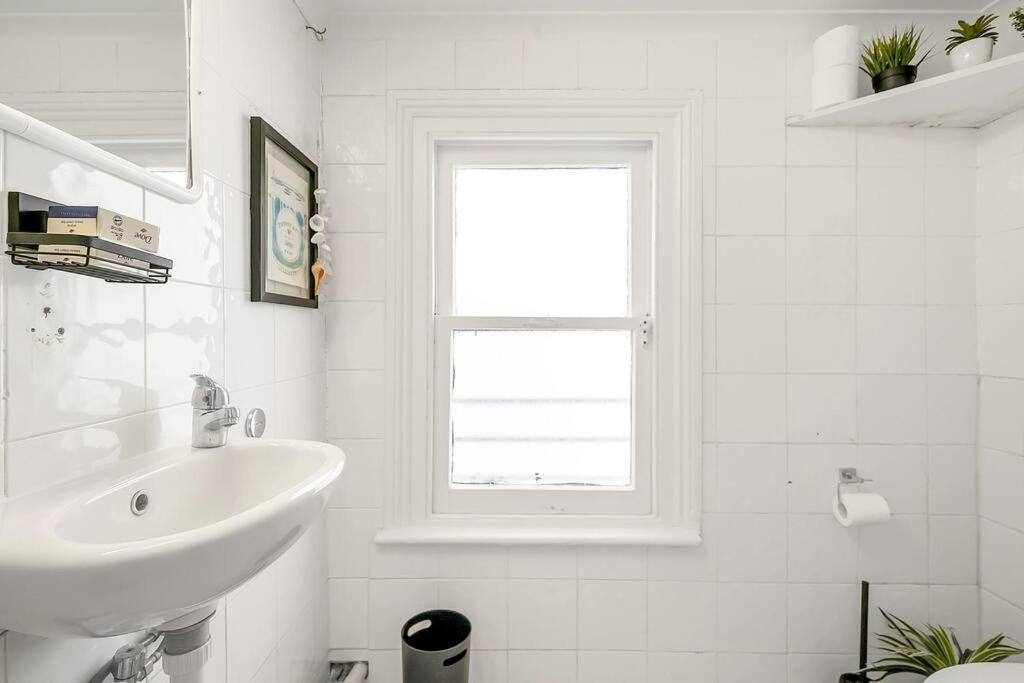 5 Bedroom Victorian Terrace in a Fab Location