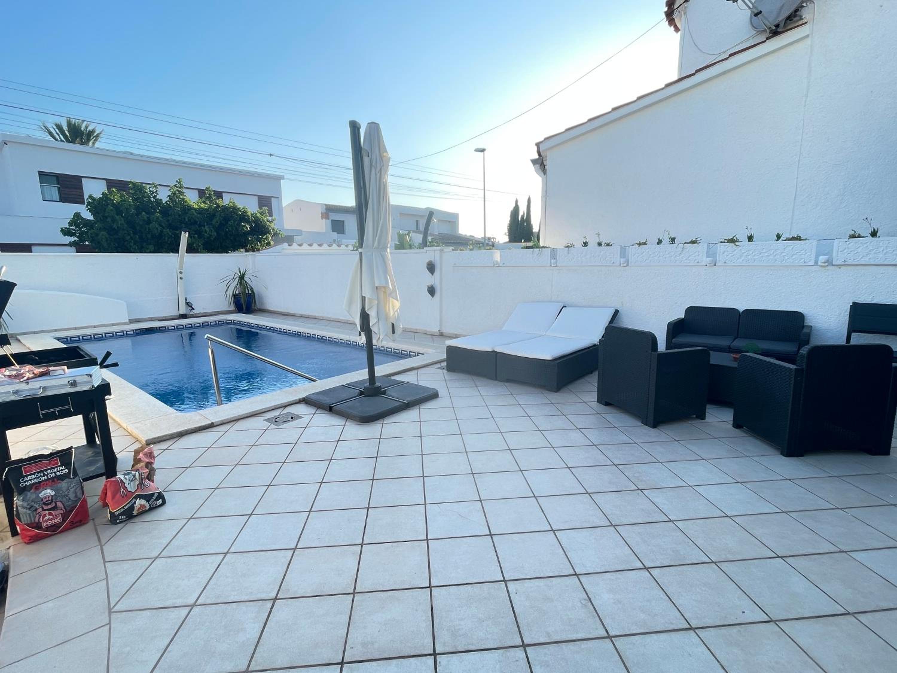 Charmante villa avec piscine dans les canaux