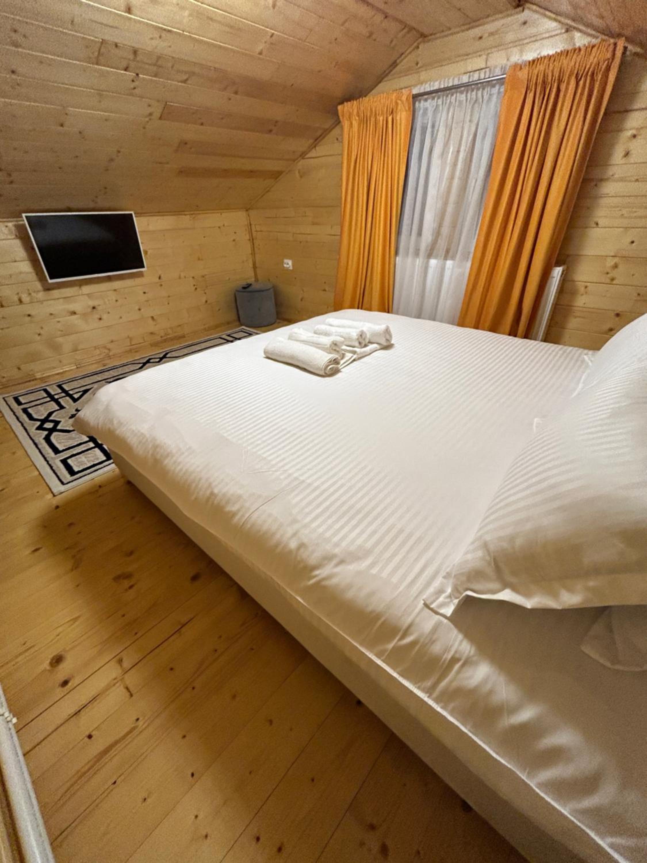 Cabana EviMat Azuga view 4