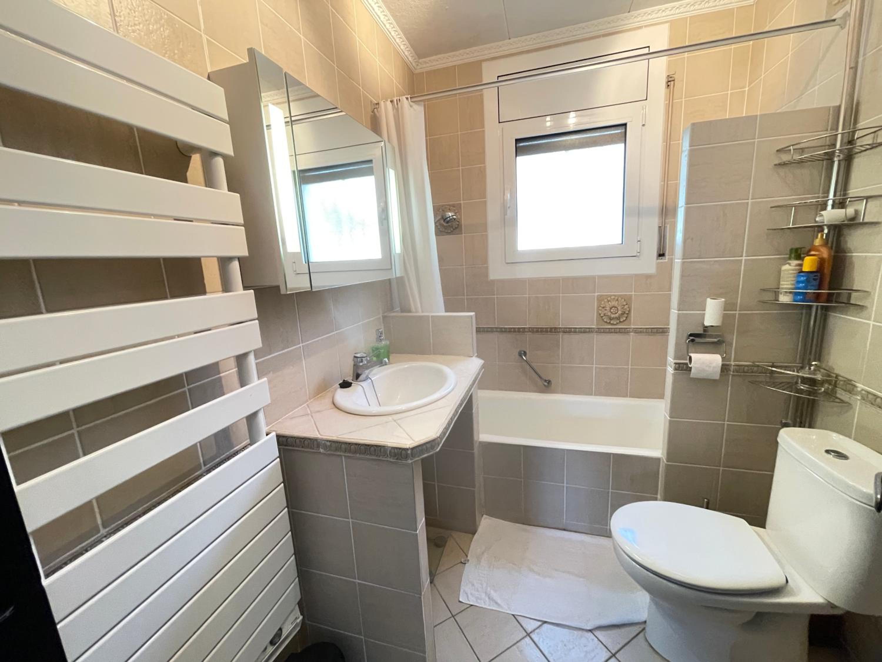 Charmante villa avec piscine dans les canaux