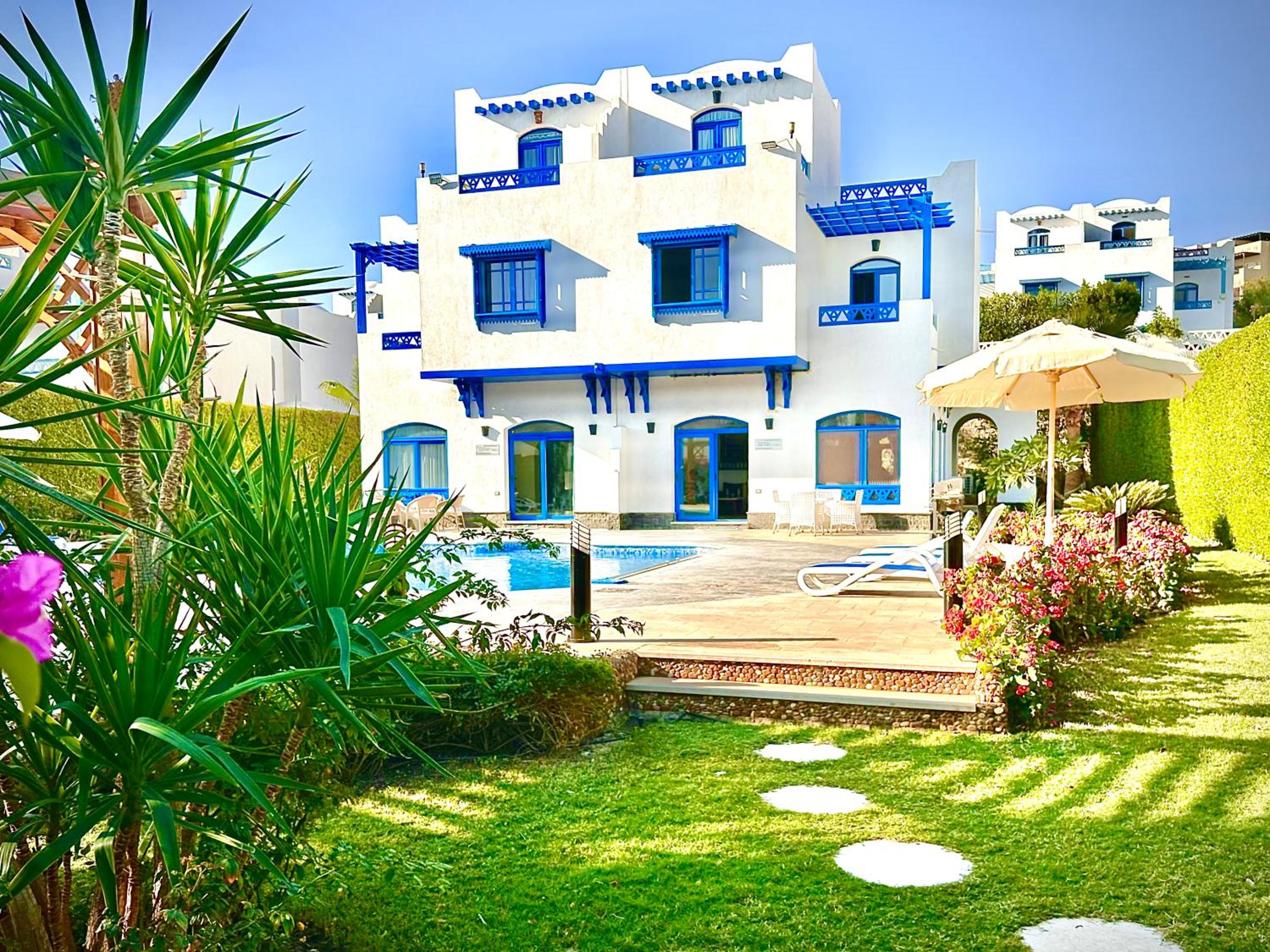 Luxury Villa with pool in Hurghada view 3
