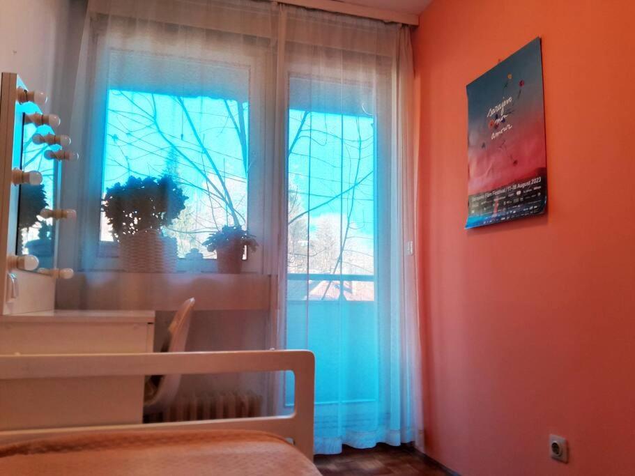 Cosy Room with Balcony in top Location