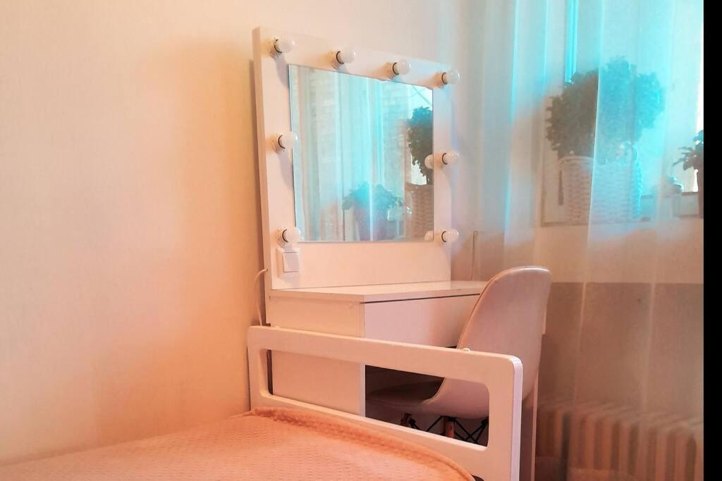 Cosy Room with Balcony in top Location