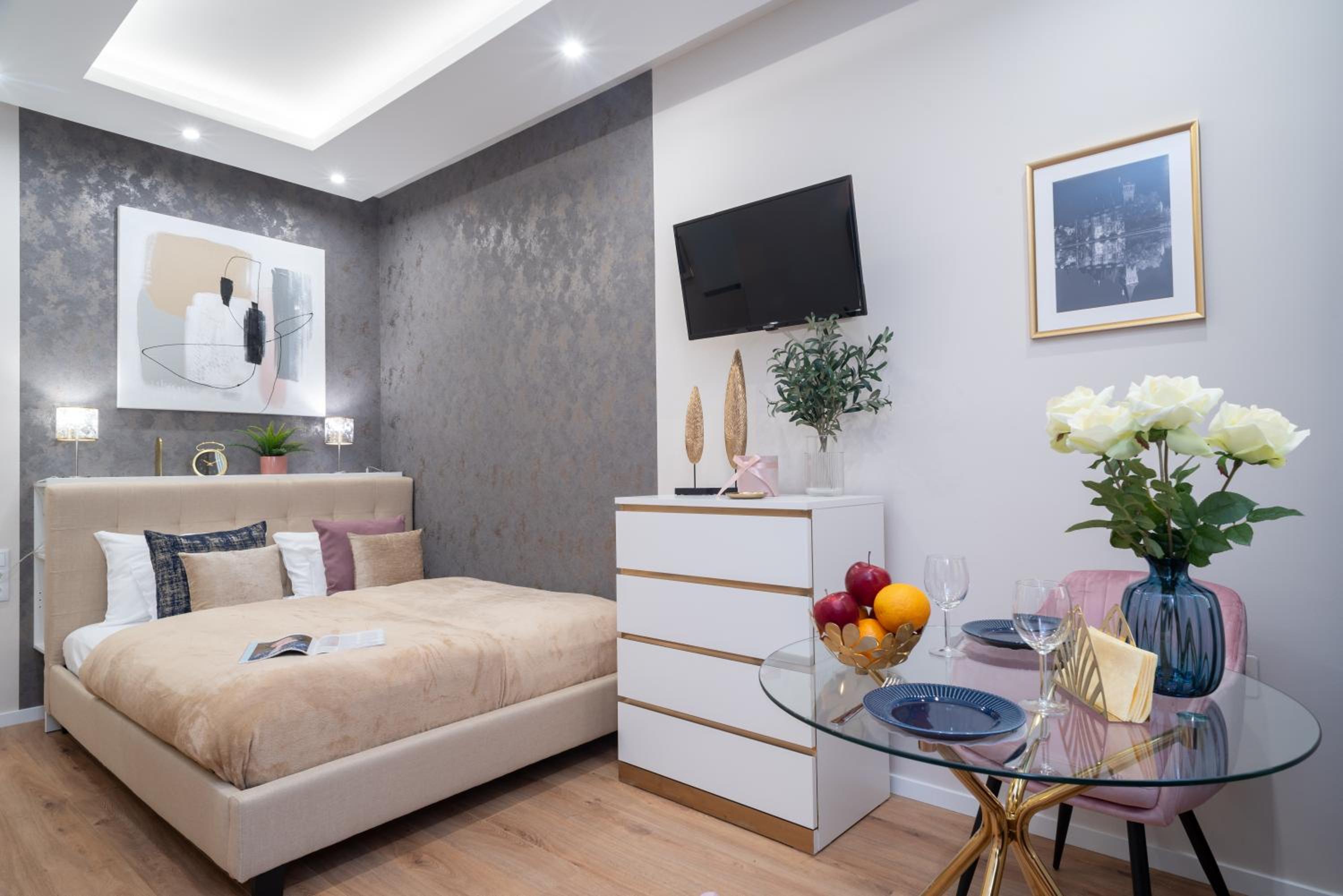 Amethyst Apartments - Acacia Studio - main view
