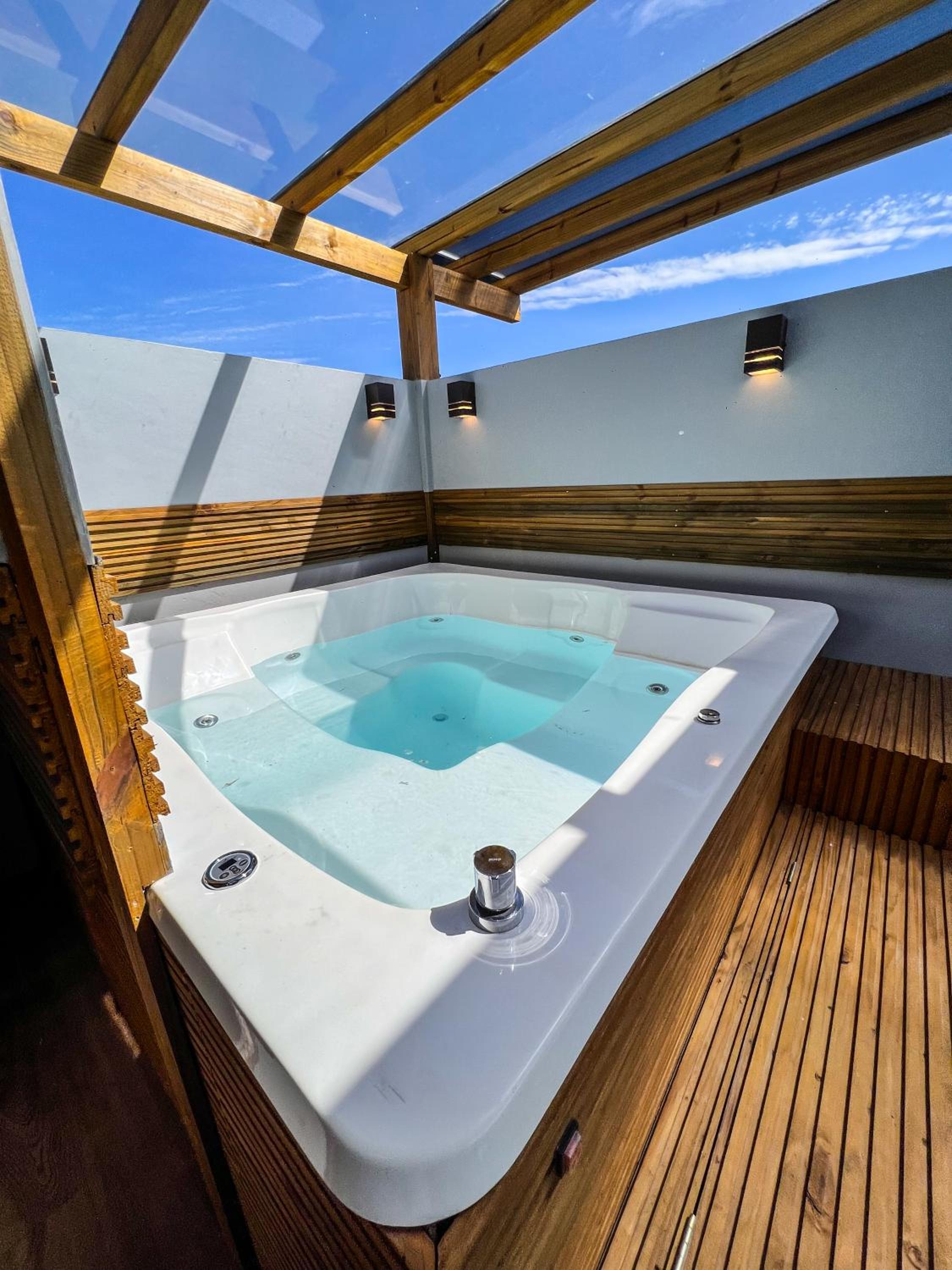Casa Conceito com Jacuzzi, Vista e Ar na Praia do Rosa