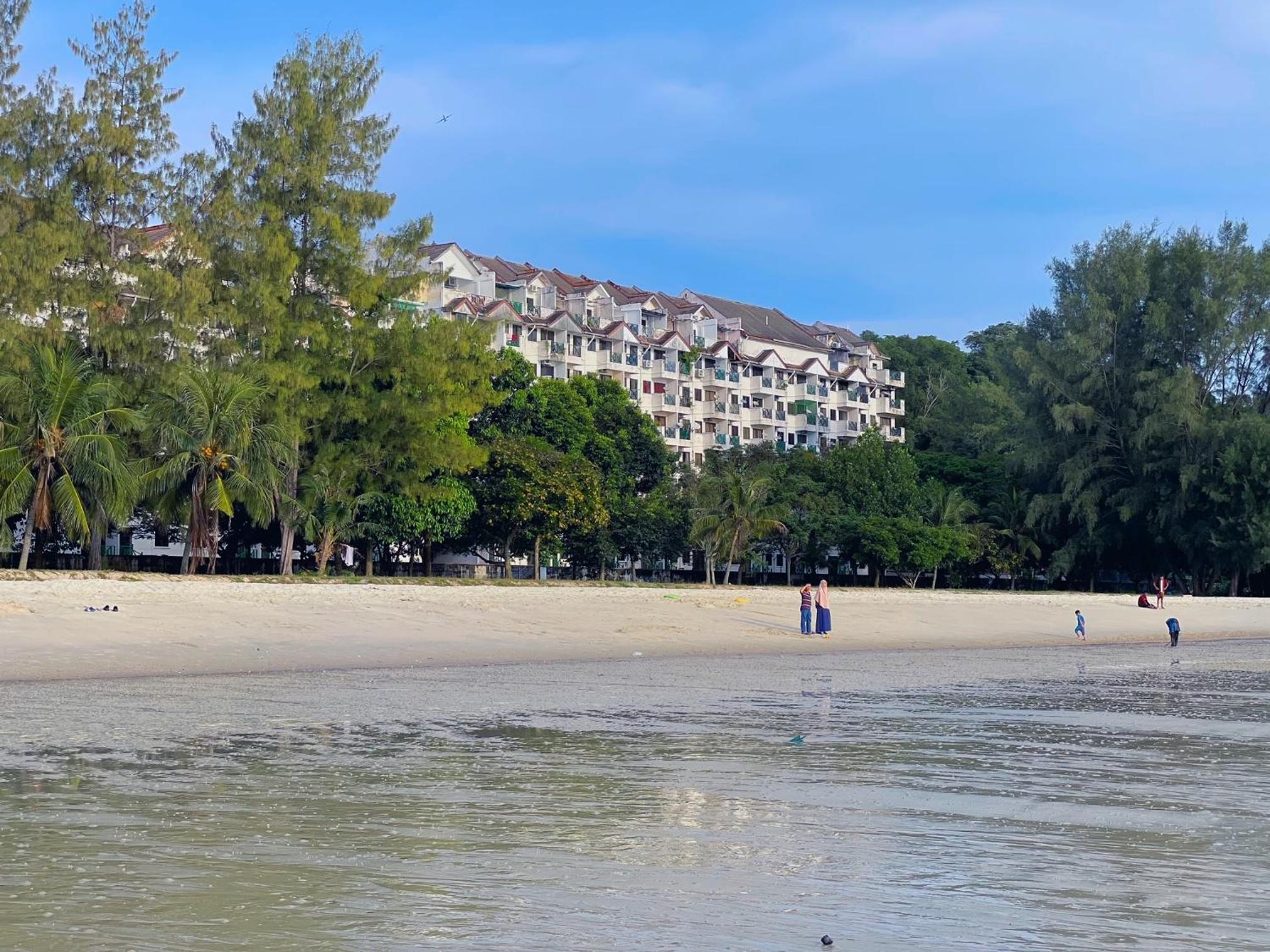 4-10 pax Door step to swimming pool & beach walk photo 3