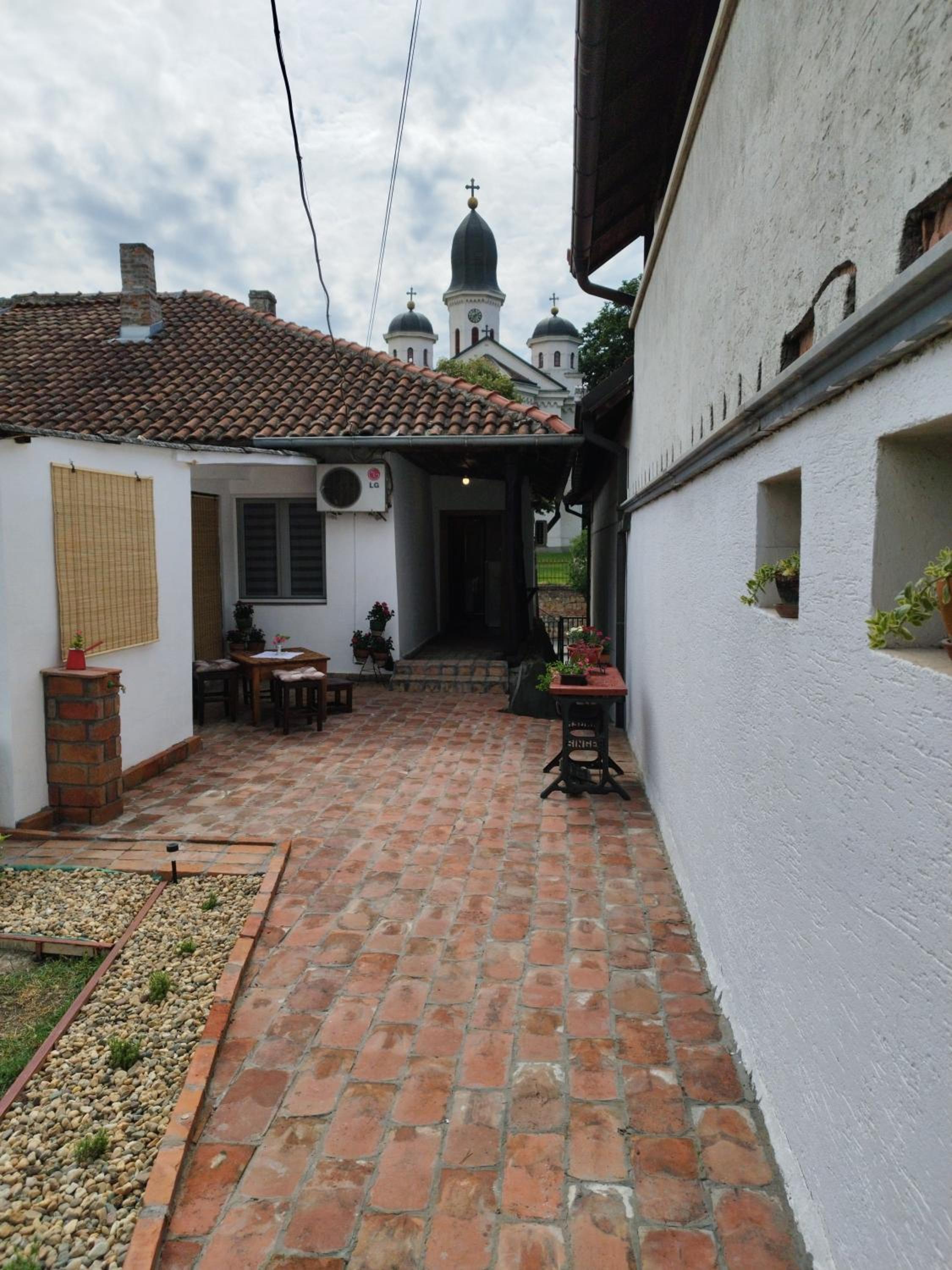 Apostolovic kuca kulturni spomenik u centru Grocke view 4