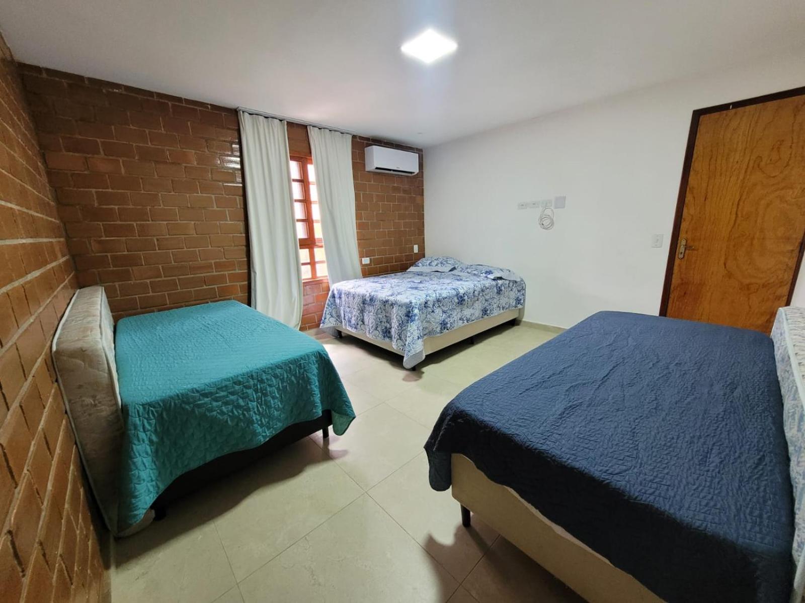 Casa de Campo Novo gravatá em condomínio, lazer completo com piscina compartilhada, churraqueira e forno a lenha privado e uma vista espetacular e com aque