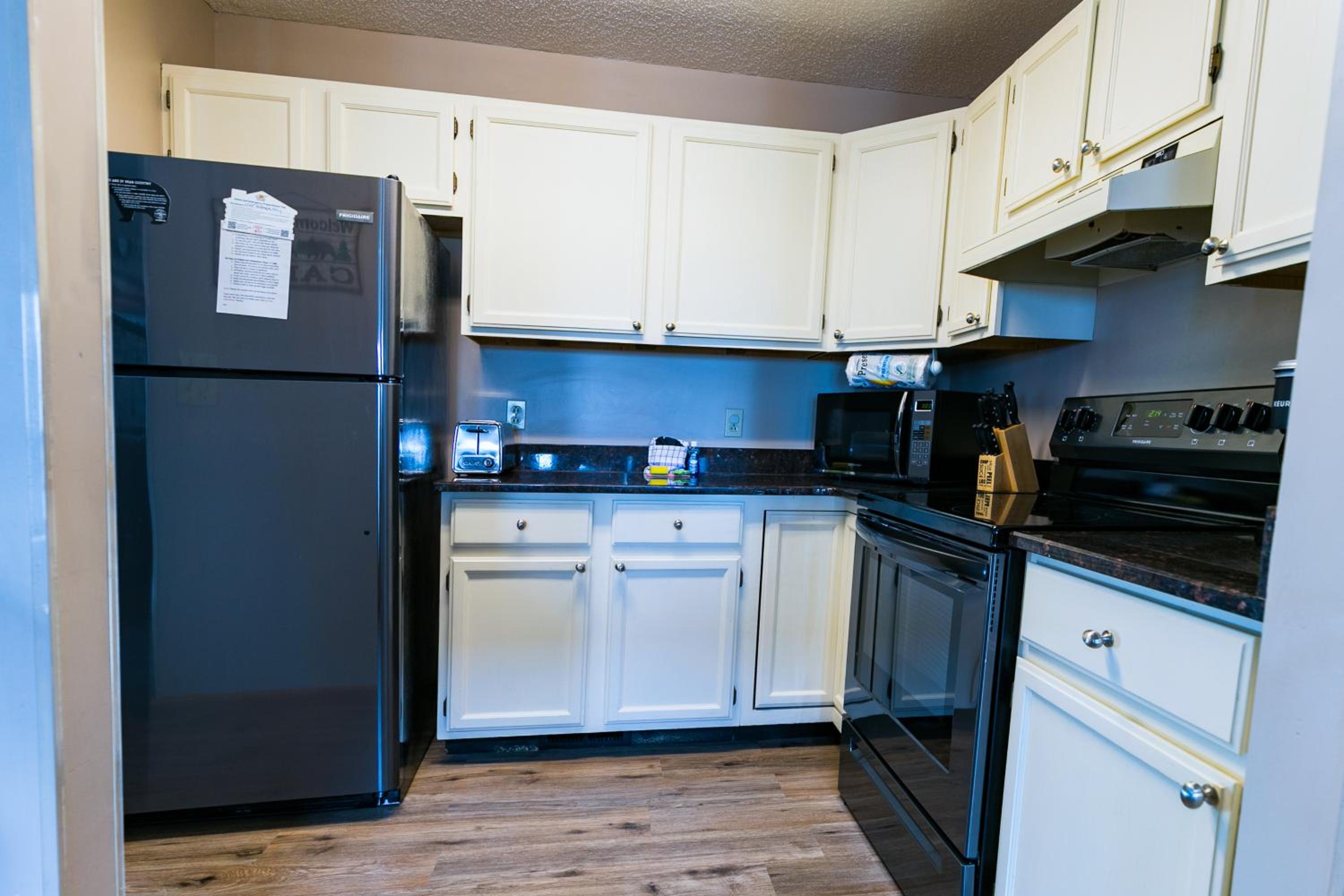 Ski Mtn Chalet: Hot Tub, Sauna, Fireplace, Arcade Games, Mountain Views view 2