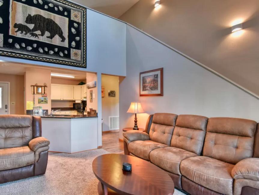 Ski Mtn Chalet: Hot Tub, Sauna, Fireplace, Arcade Games, Mountain Views view 5
