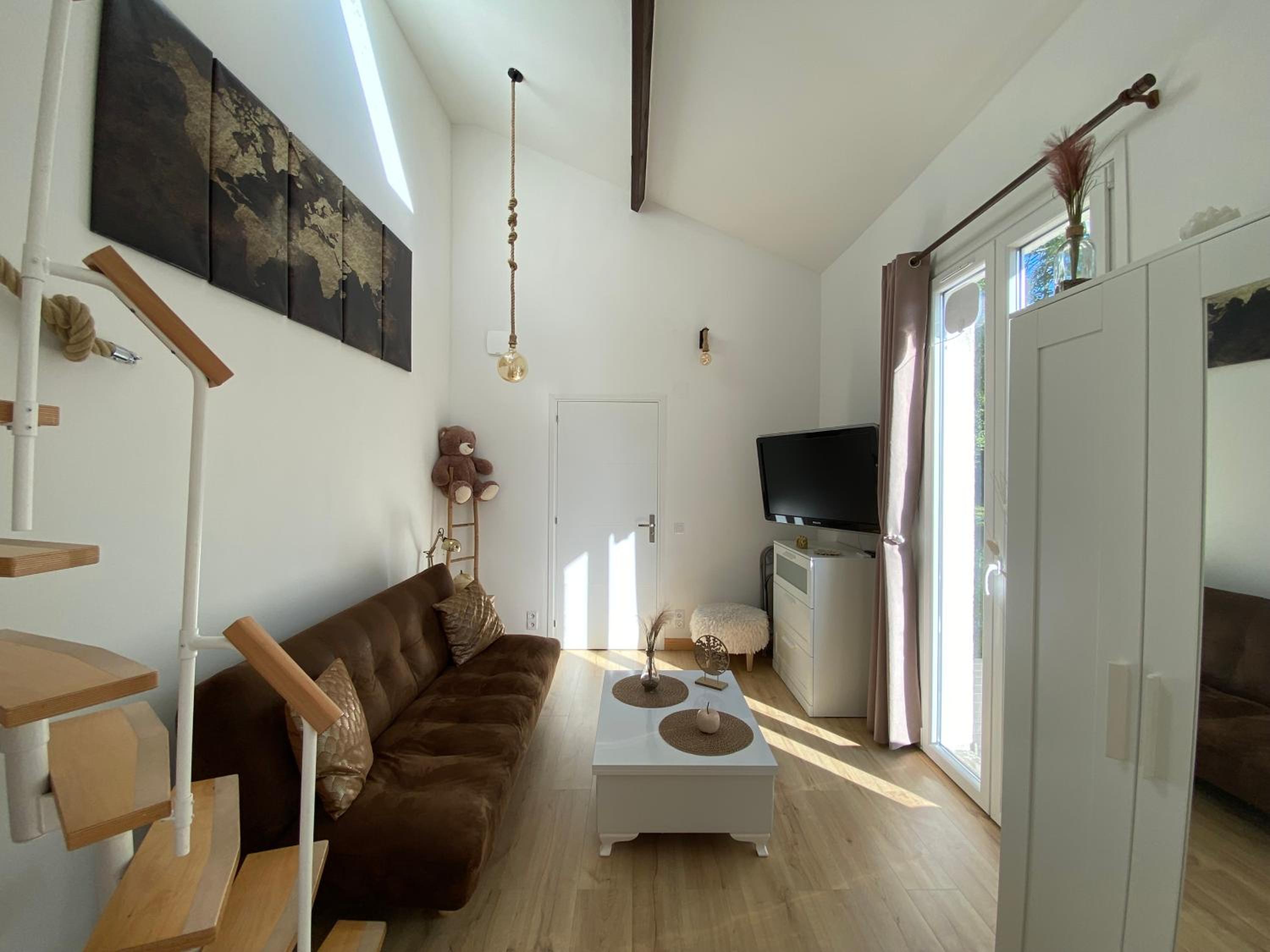 The Little Oak - tiny house with bed on mezzanine & terrace - from 1 to 4 p Disney, Paris & CDG