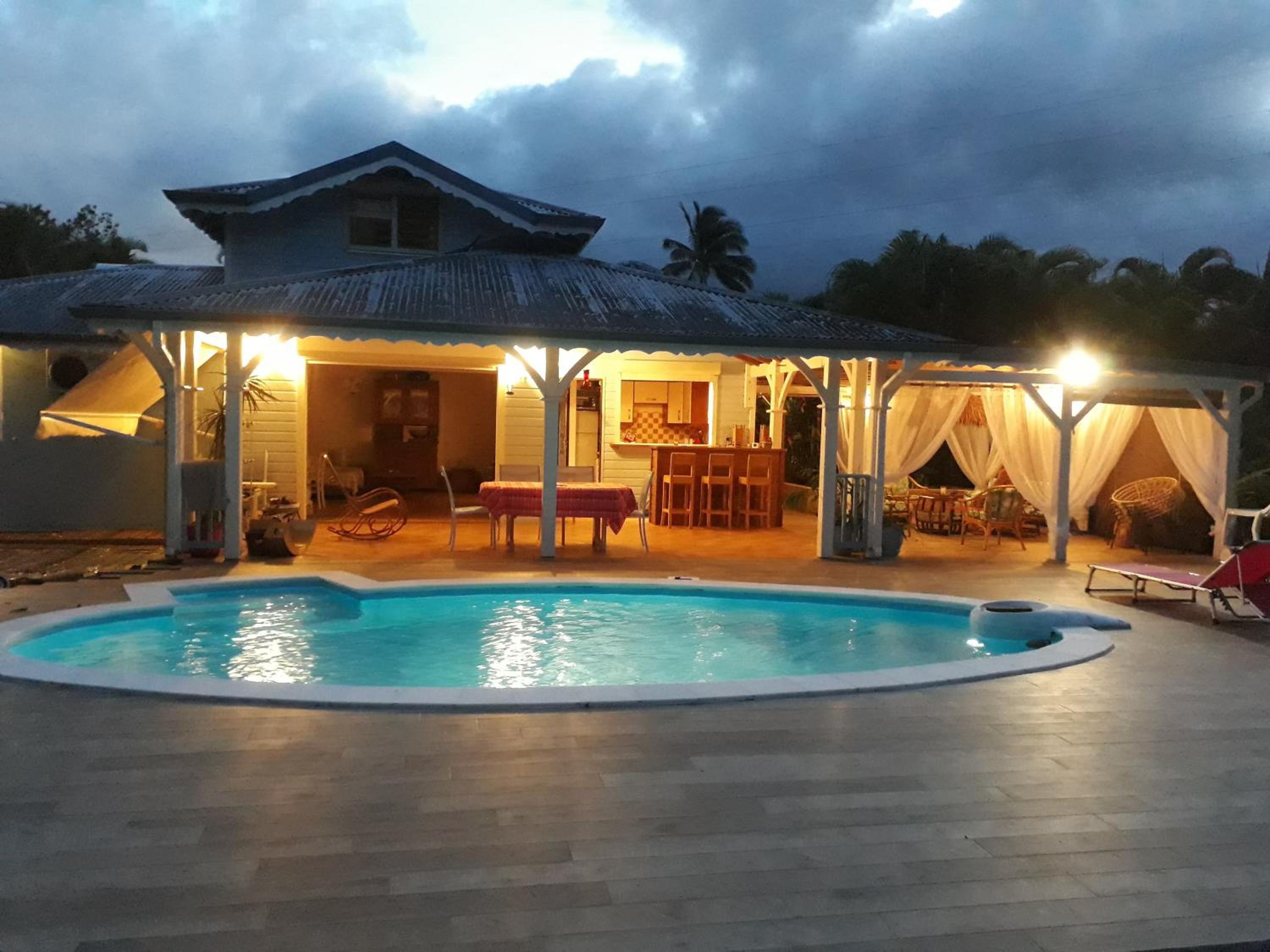 Gîte Kaz à Topaze, piscine, jardin tropical view 5