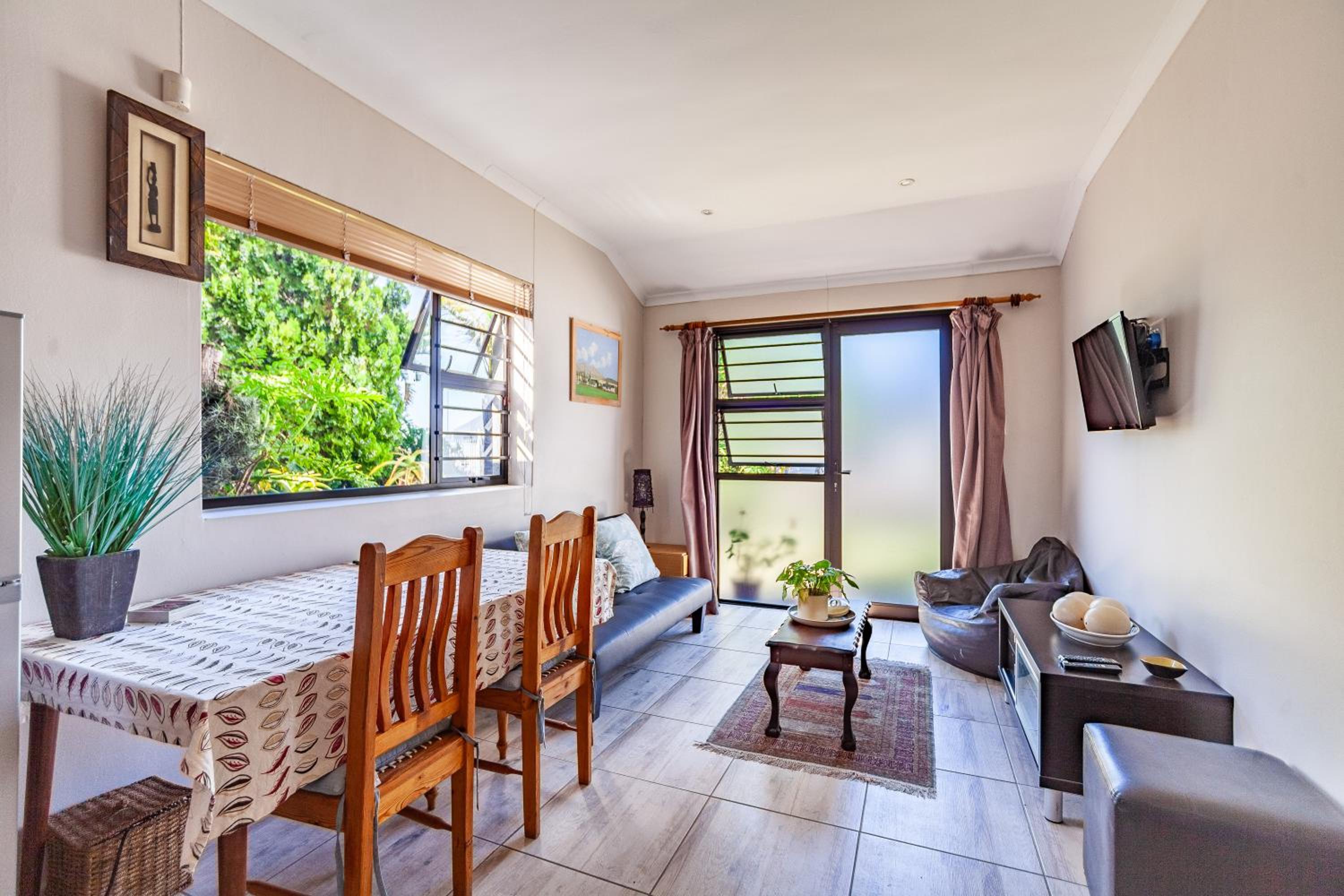 Modern Cozy Apartment Near Beach view 4