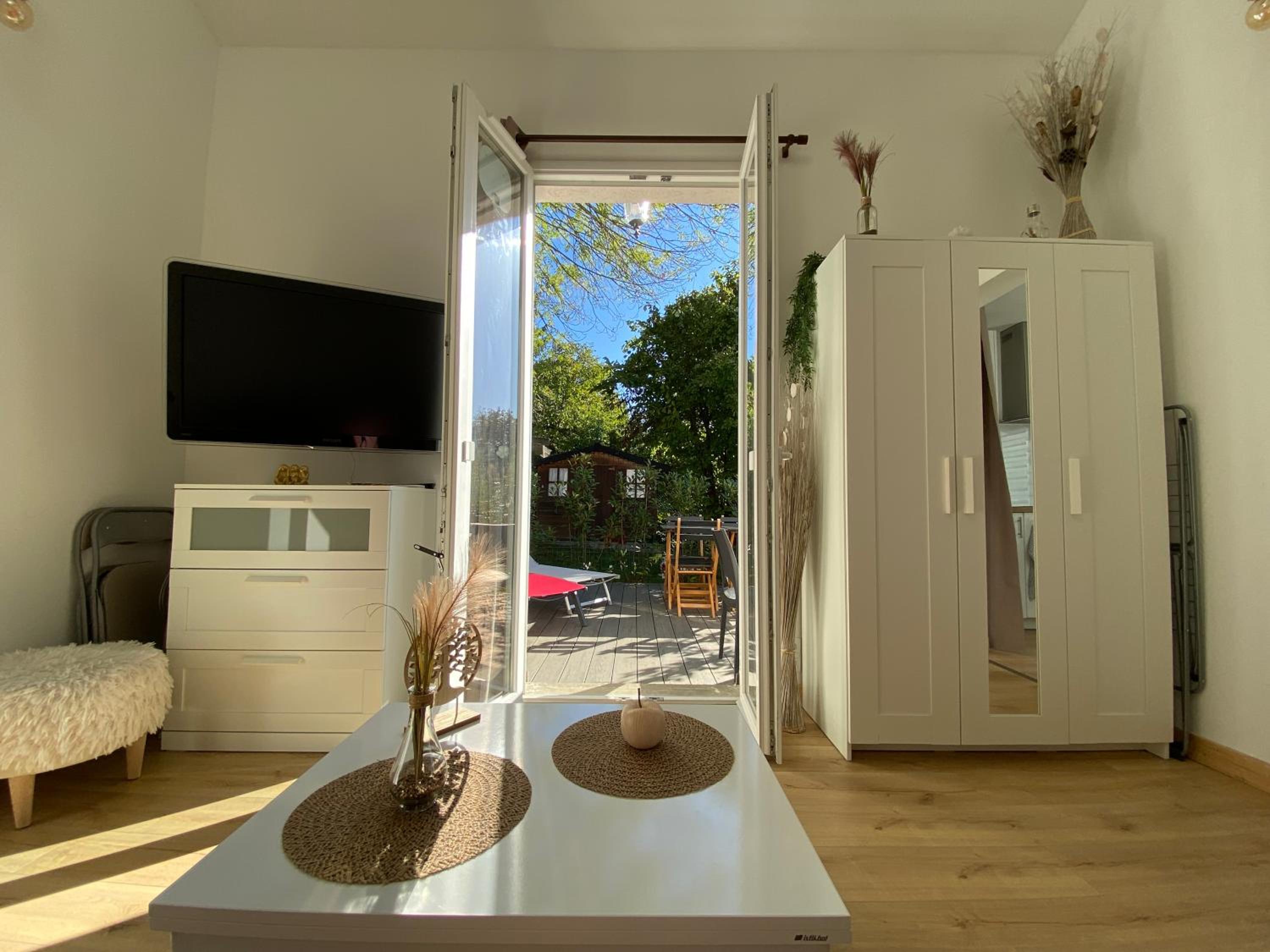 The Little Oak - tiny house with bed on mezzanine & terrace - from 1 to 4 p Disney, Paris & CDG