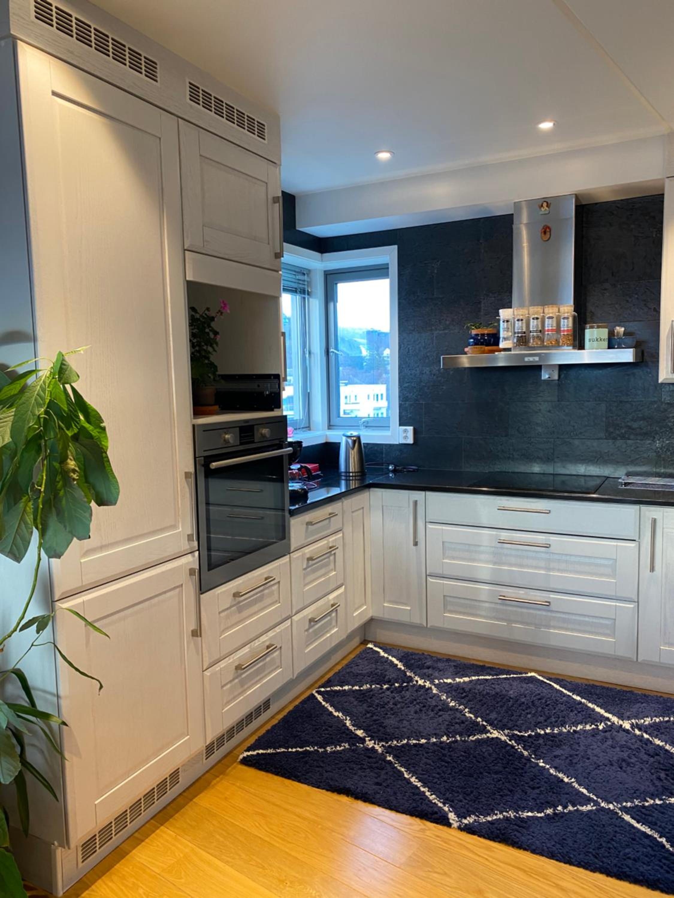 Royal Apartment on the edge by the sea view 3