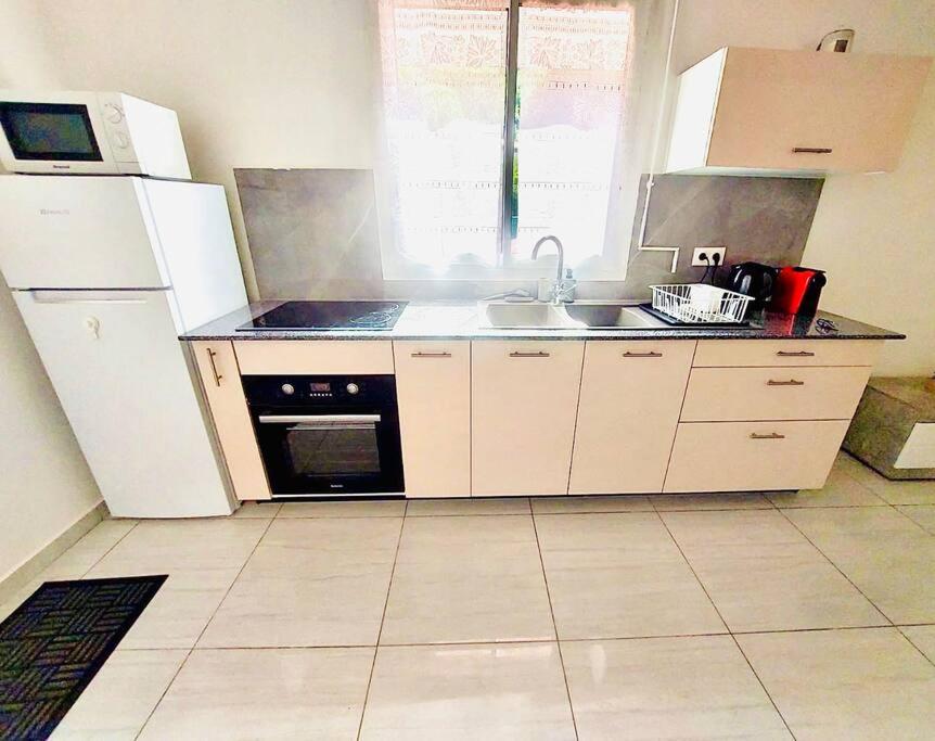 Le Marjulem - Logement cosy et bagagerie incluse view 2